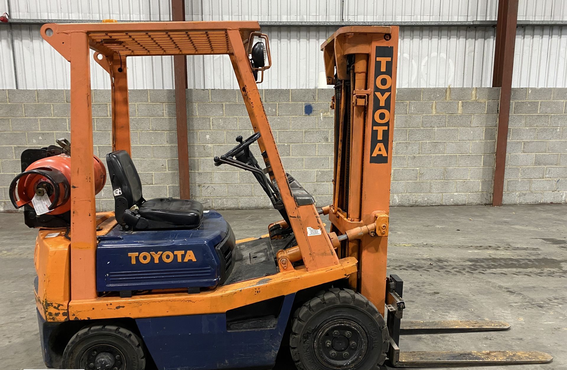 TOYOTA 42-4 FG15 LPG FORKLIFT TRUCK, 1500KG CAPACITY, TRIPLEX CONTAINER SPEC - Image 5 of 12