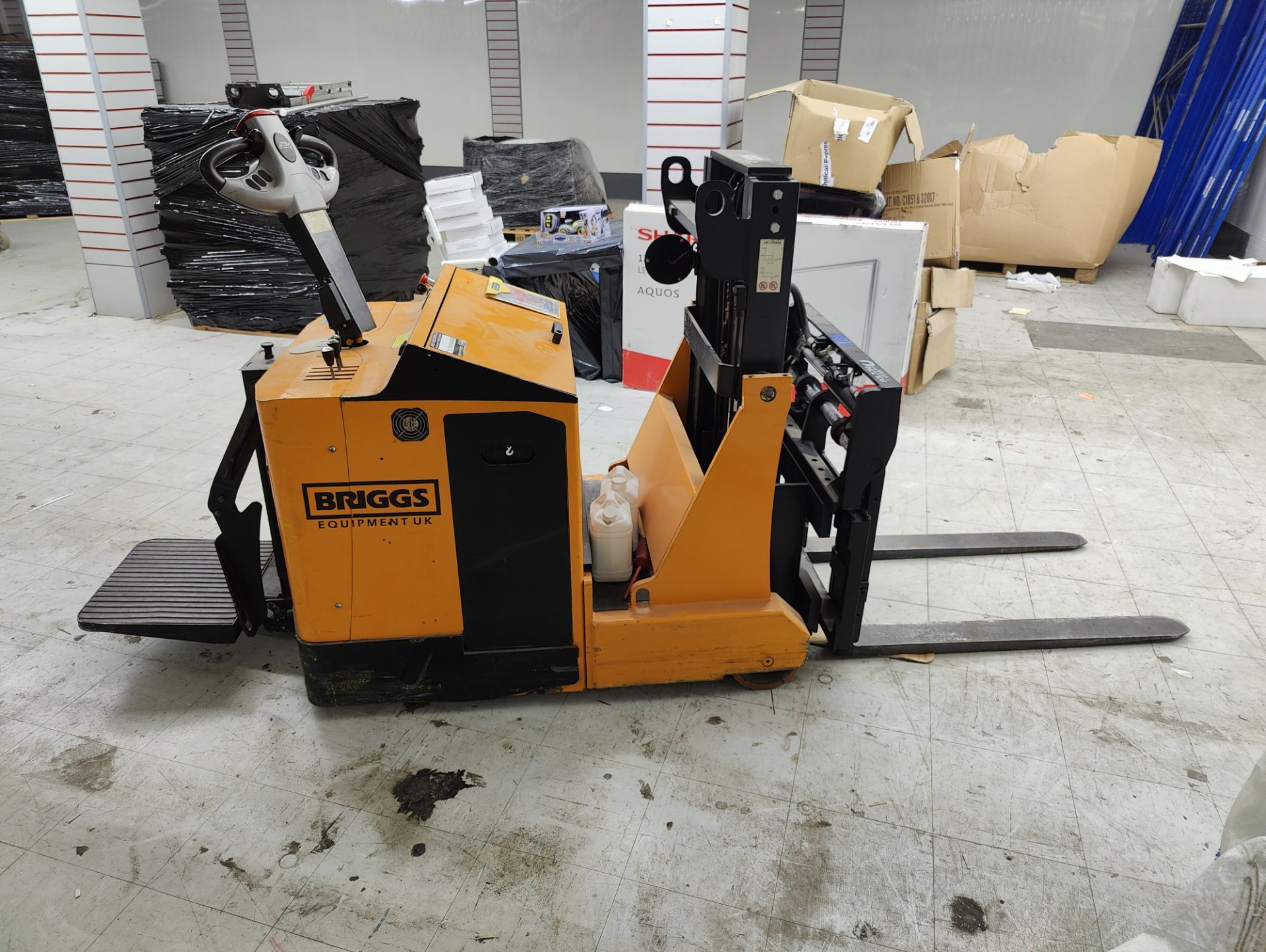 BRIGGS ROBUR SBC XT 1610 USED ELECTRIC PEDESTRIAN FORKLIFT - Image 7 of 7