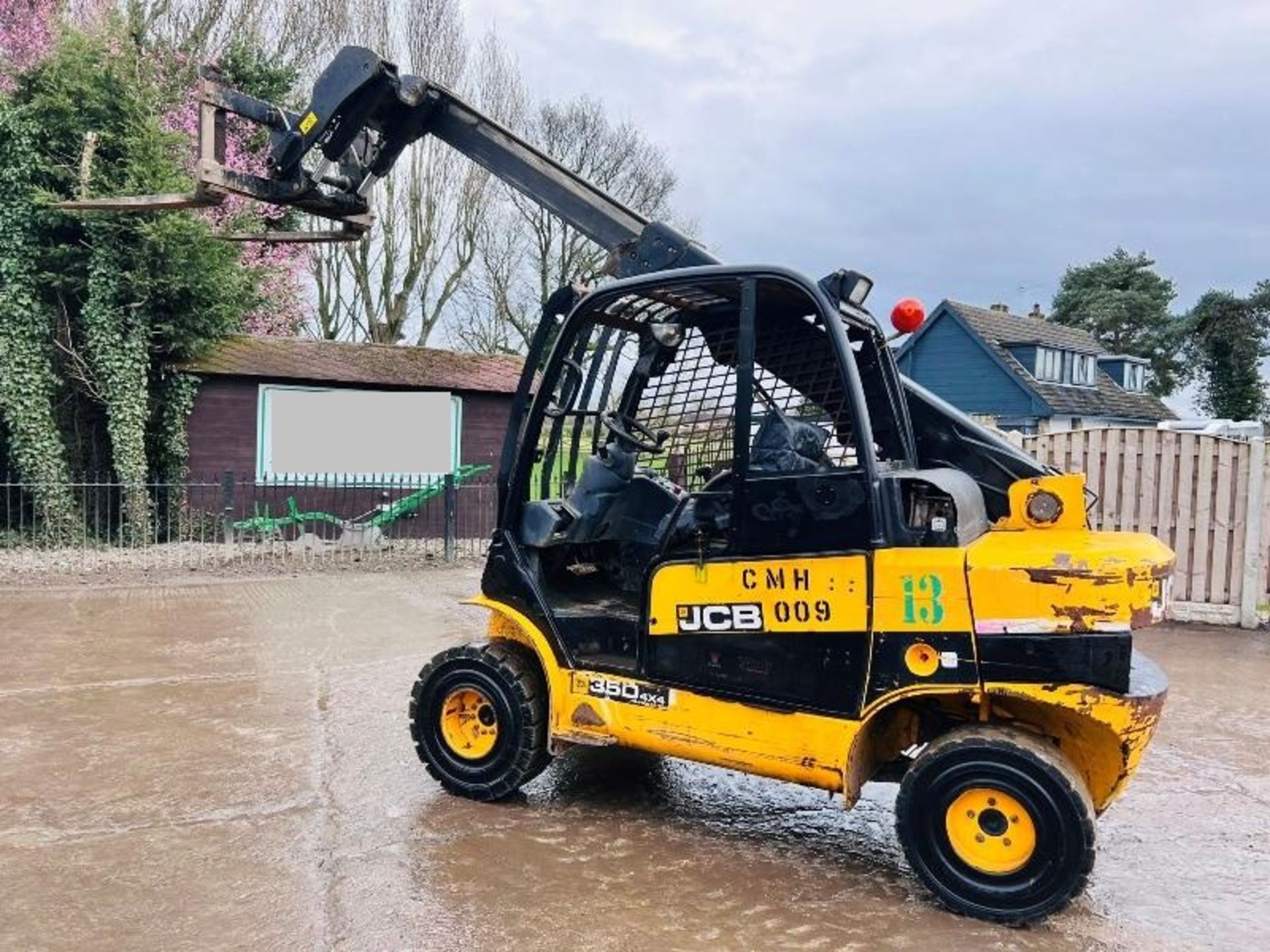 CB TLT35D WASTEMASTER TELETRUCK * YEAR 2011 , 3981 HOURS * C/W PALLET TINES - Image 8 of 15