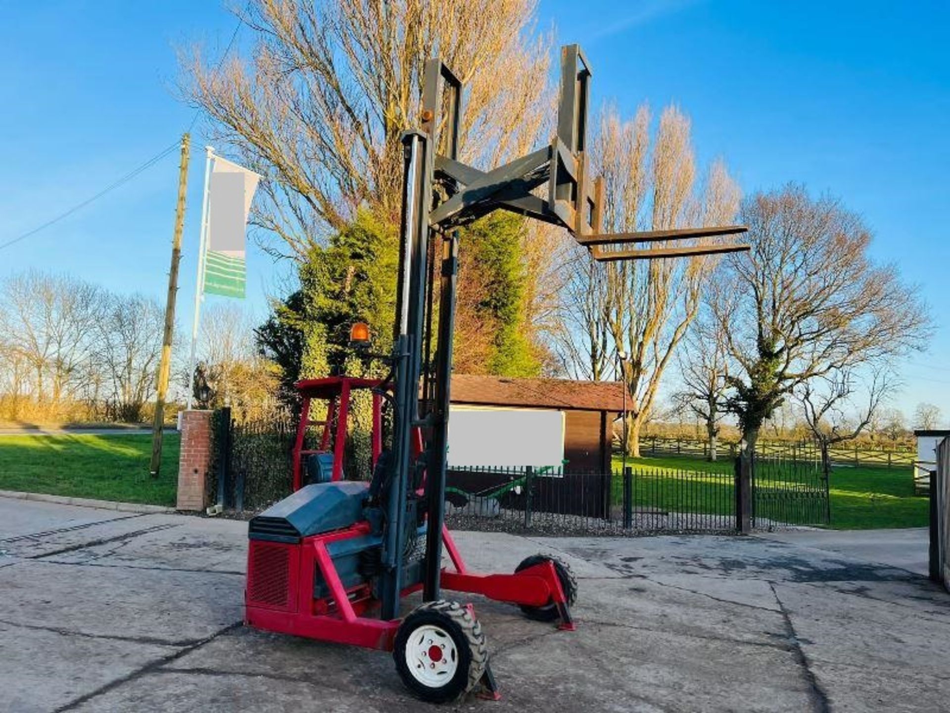 KOOIAAP FORK TRUCK C/W KUBOTA ENGINE & HYDRAULIC PUSH OUT HEAD STOCK - Image 14 of 15