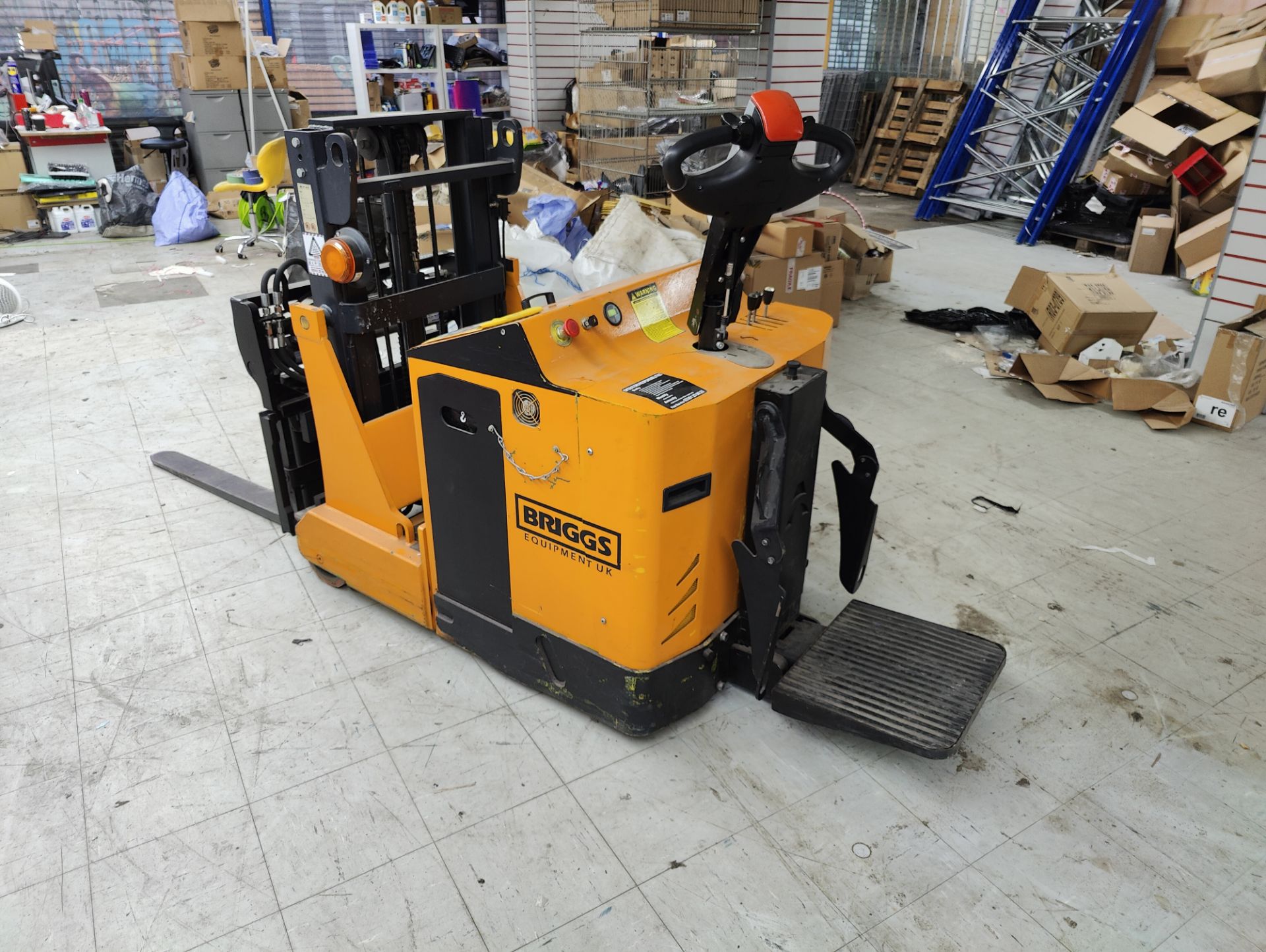 BRIGGS ROBUR SBC XT 1610 USED ELECTRIC PEDESTRIAN FORKLIFT