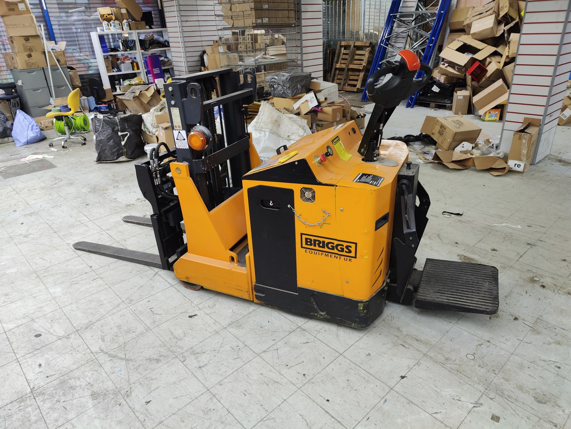 BRIGGS ROBUR SBC XT 1610 USED ELECTRIC PEDESTRIAN FORKLIFT - Image 6 of 7