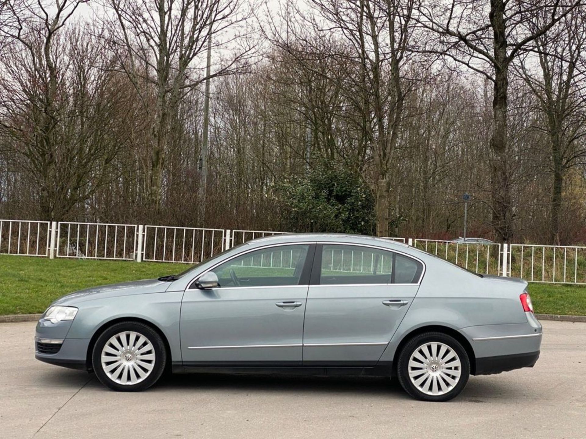 VOLKSWAGEN PASSAT 2.0 TDI BLUEMOTION TECH HIGHLINE EURO 5 (S/S) 4DR 2010 (10 REG) - Image 39 of 43