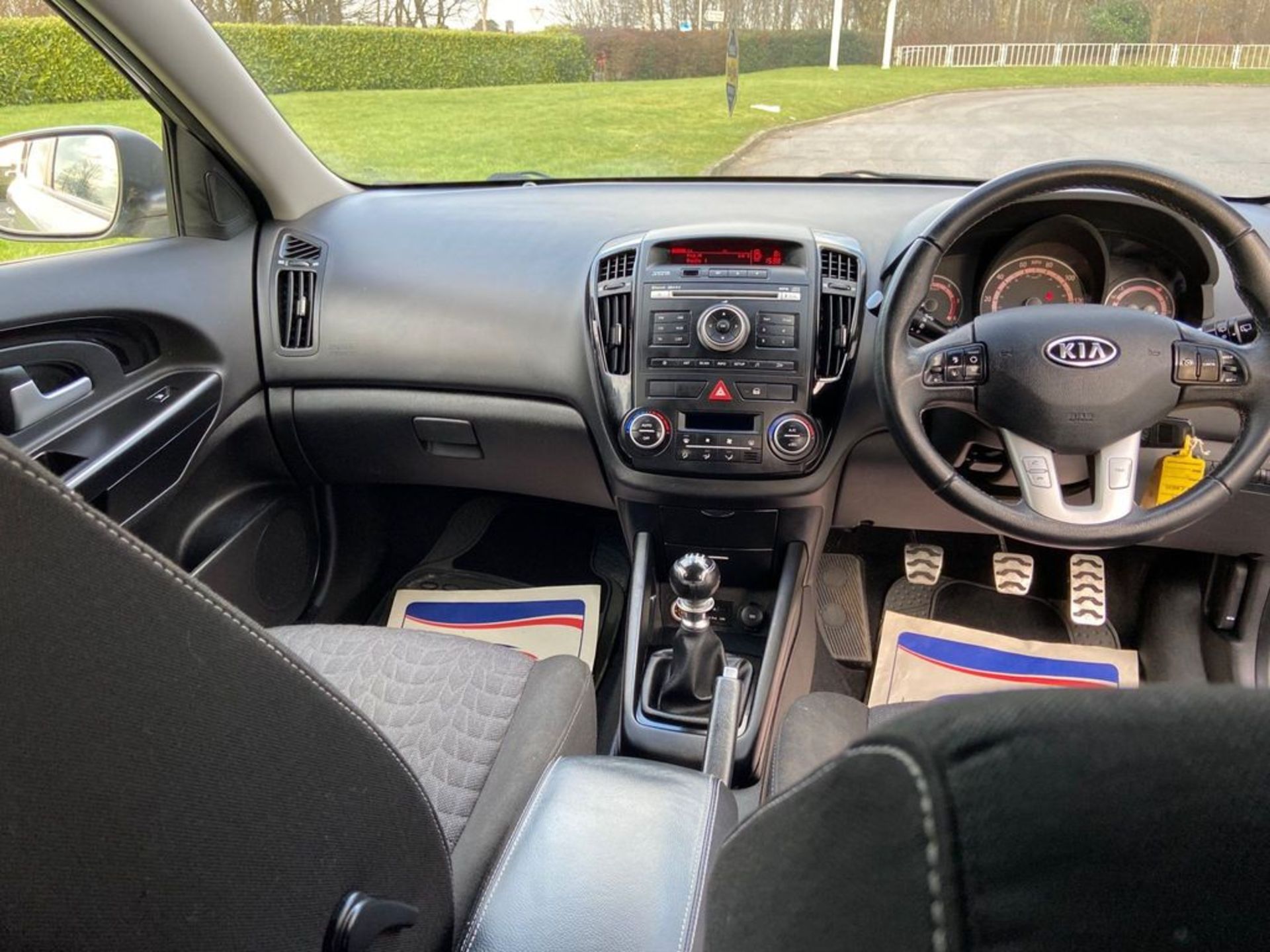 KIA CEED 1.6 CRDI 3 SPORTS WAGON EURO 5 5DR - Image 27 of 39