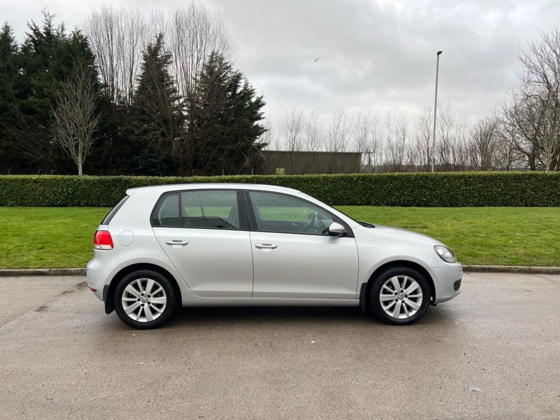 VOLKSWAGEN GOLF 1.6 TDI MATCH DSG EURO 5 5DR - Image 17 of 49