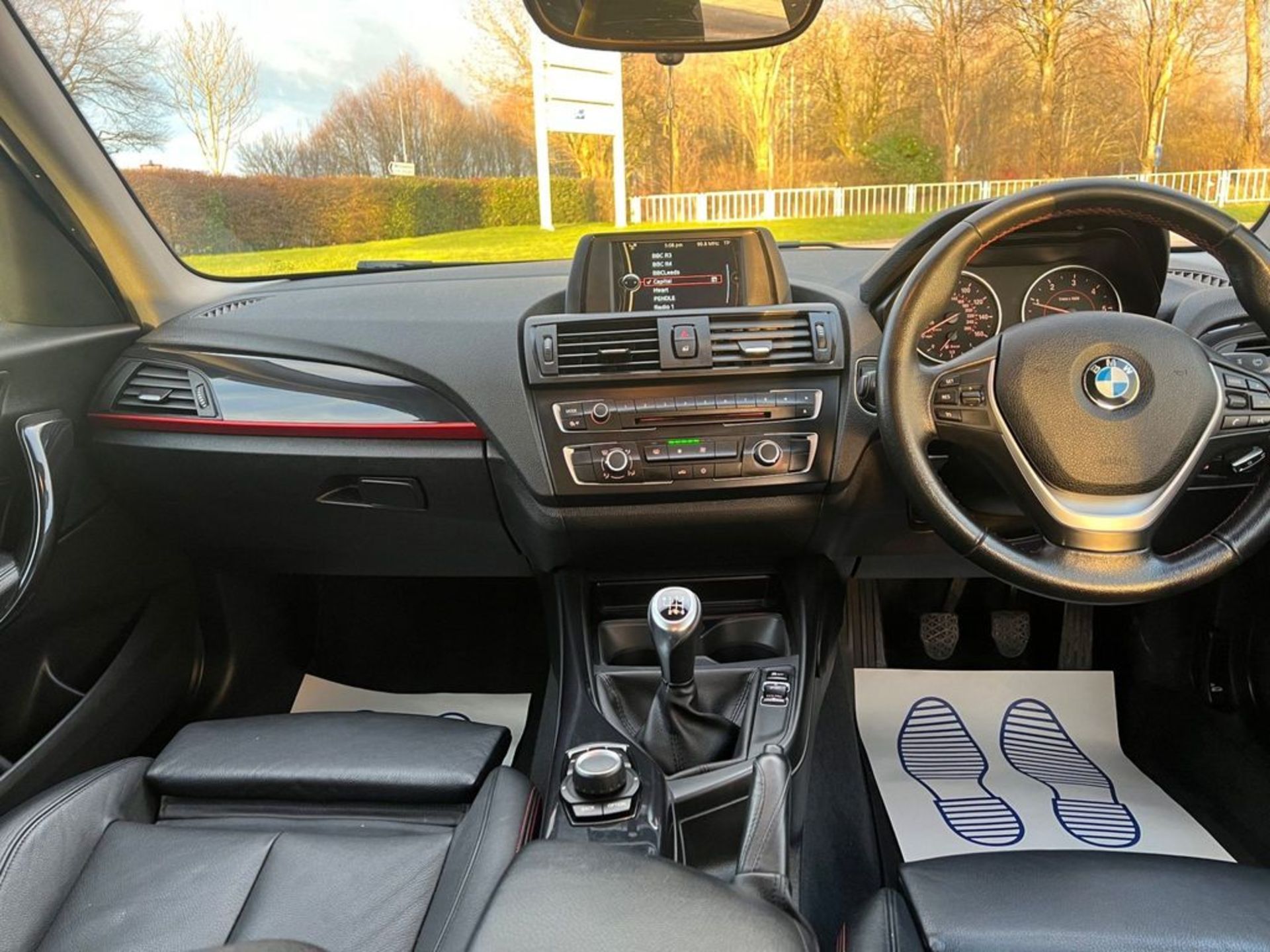 BMW 1 SERIES 2.0 116D SPORT EURO 5 (S/S) 5DR - Image 29 of 40