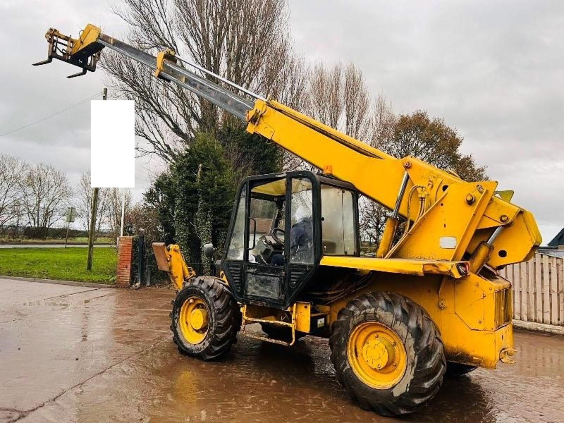 JCB 530-125 4WD TELEHANDLER * 12.5 METER REACH * C/W PALLET TINES