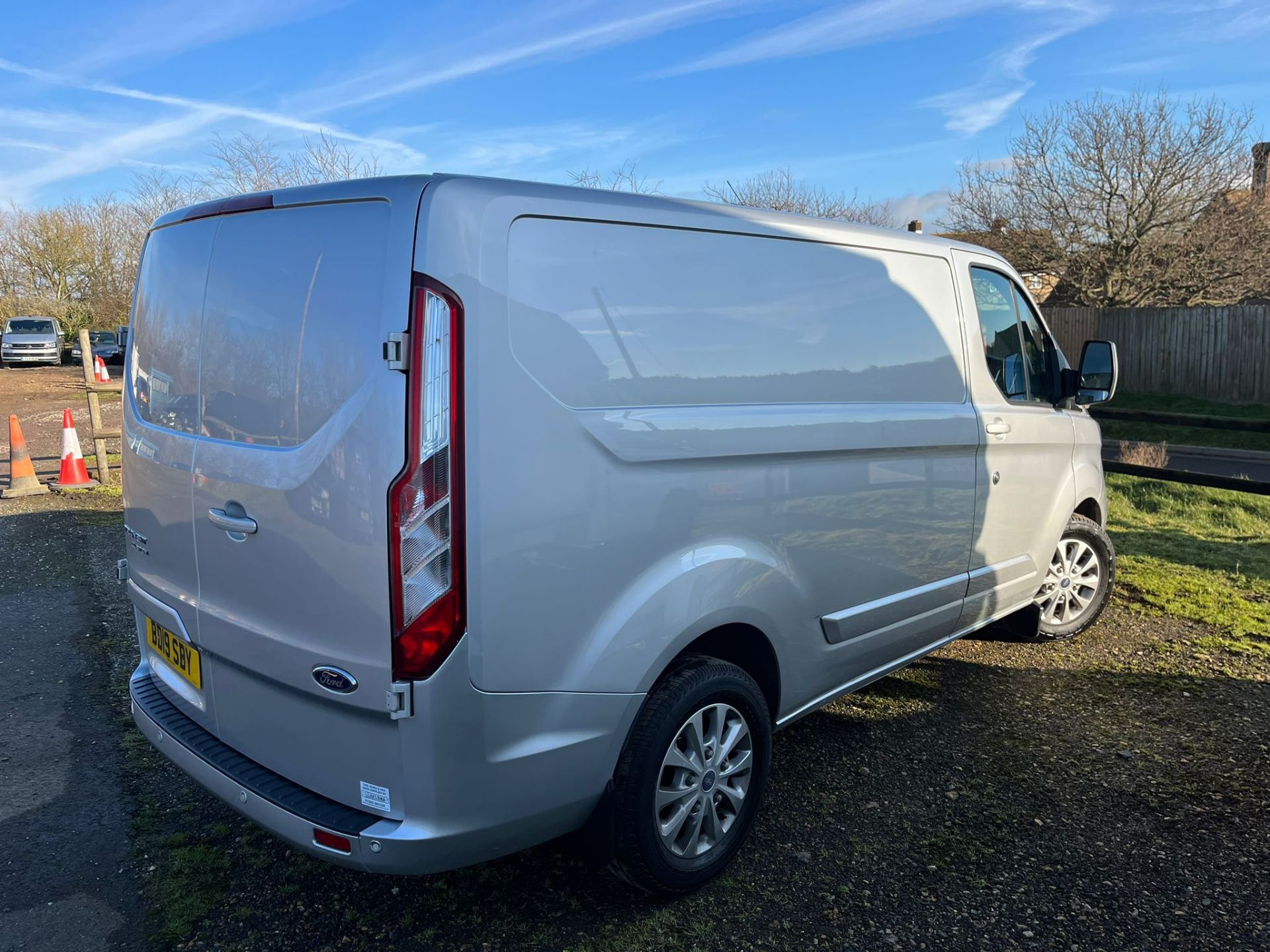 2019 FORD TRANSIT CUSTOM LIMITED MODEL PANEL VAN - L1H1 - EURO 6 AD BLUE - FSH - BD19 SBY - Image 3 of 14