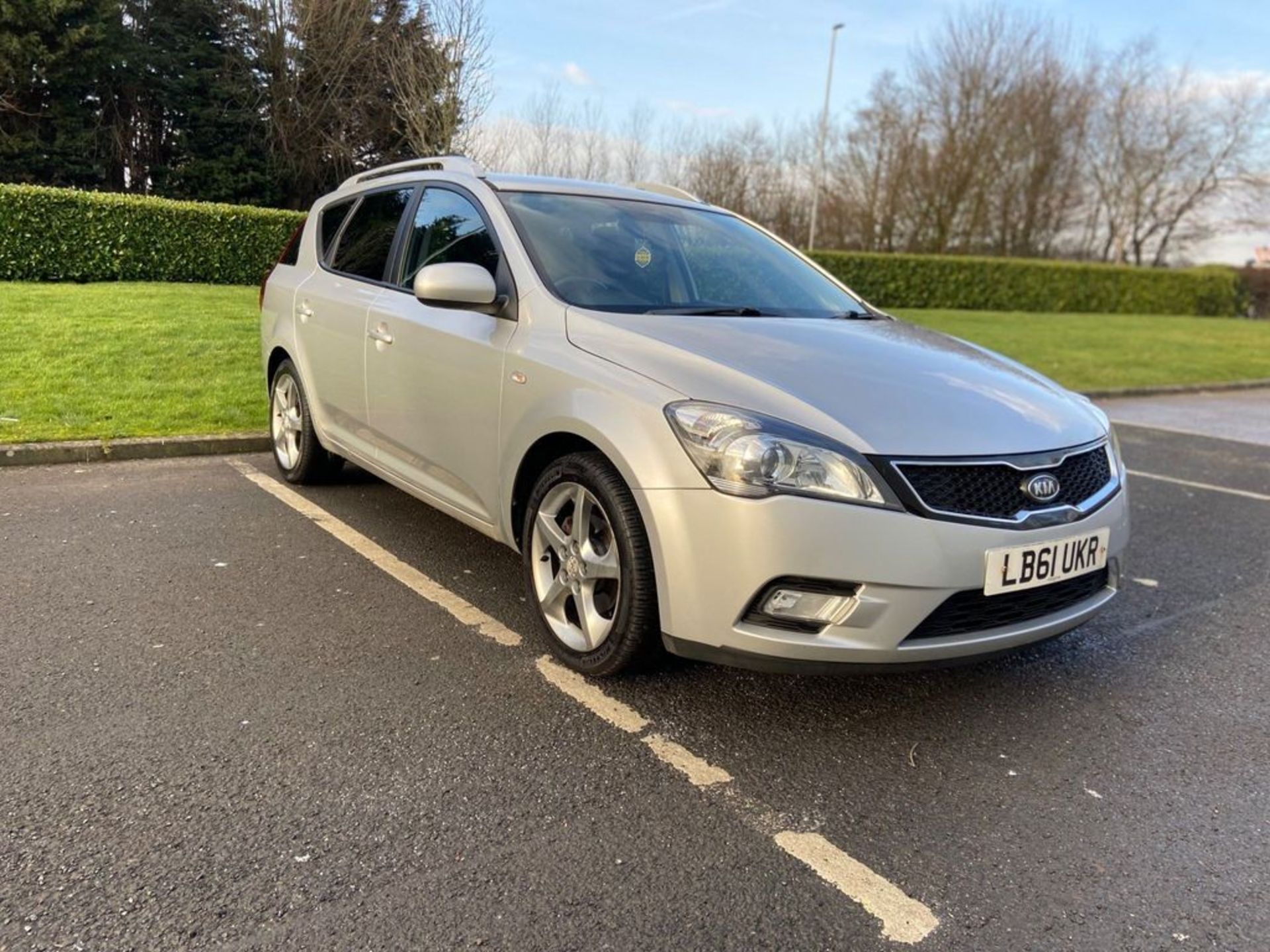 KIA CEED 1.6 CRDI 3 SPORTS WAGON EURO 5 5DR - Image 2 of 39