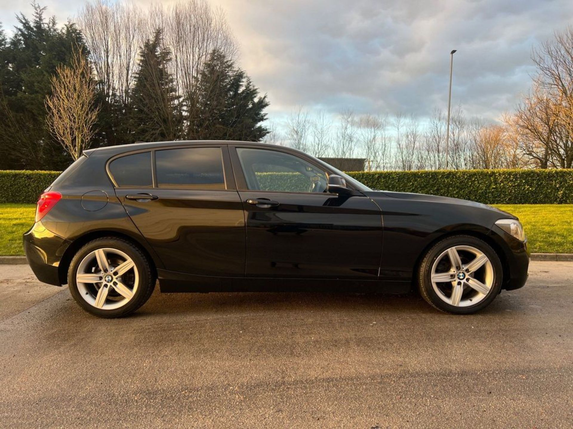 BMW 1 SERIES 2.0 116D SPORT EURO 5 (S/S) 5DR - Image 16 of 40