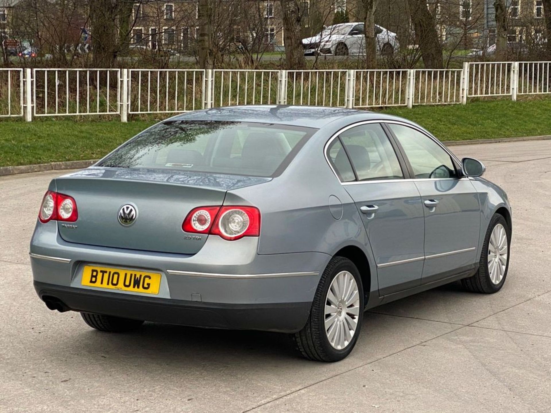 VOLKSWAGEN PASSAT 2.0 TDI BLUEMOTION TECH HIGHLINE EURO 5 (S/S) 4DR 2010 (10 REG) - Image 13 of 43