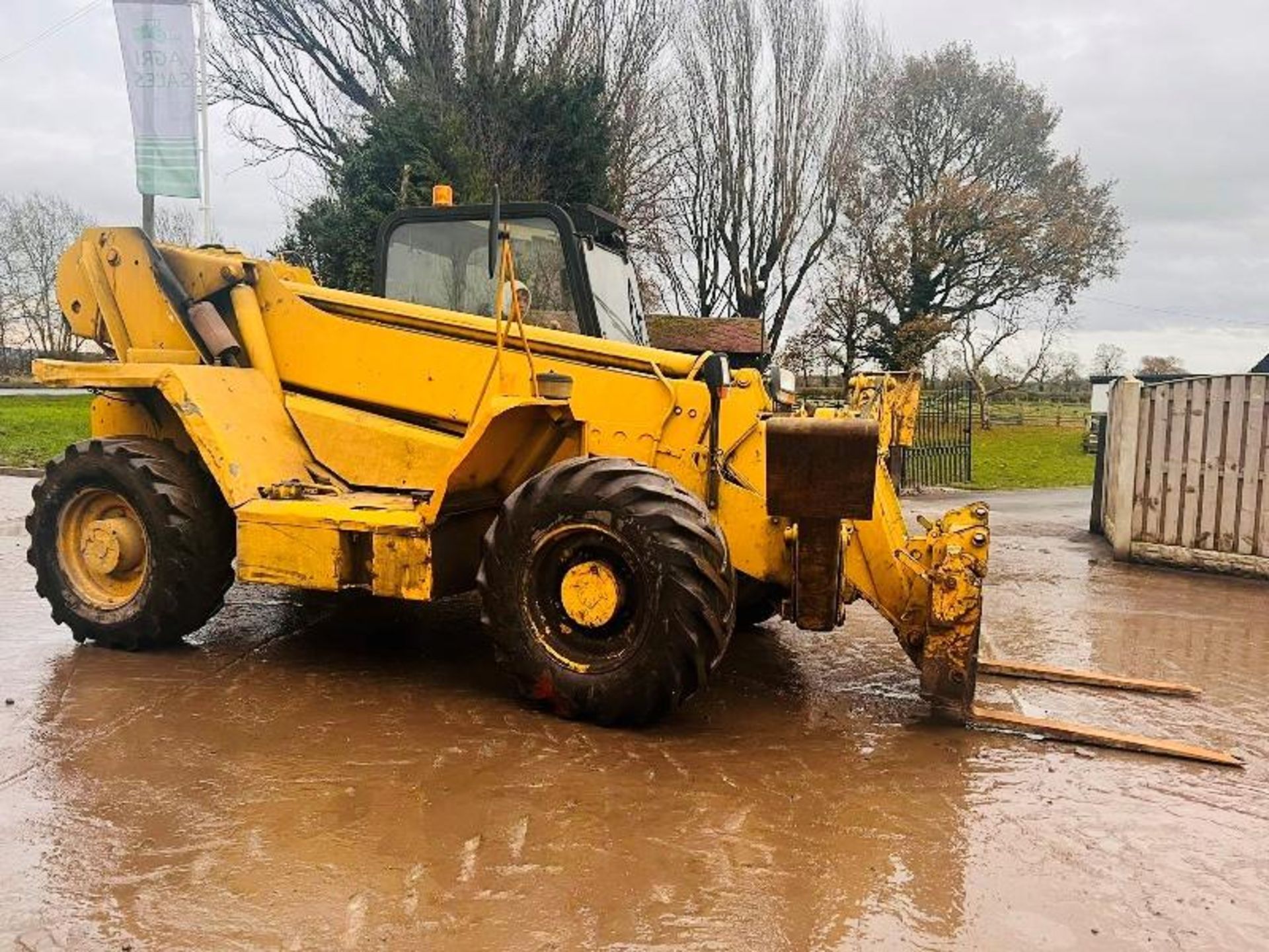 JCB 530-125 4WD TELEHANDLER * 12.5 METER REACH * C/W PALLET TINES - Image 6 of 15