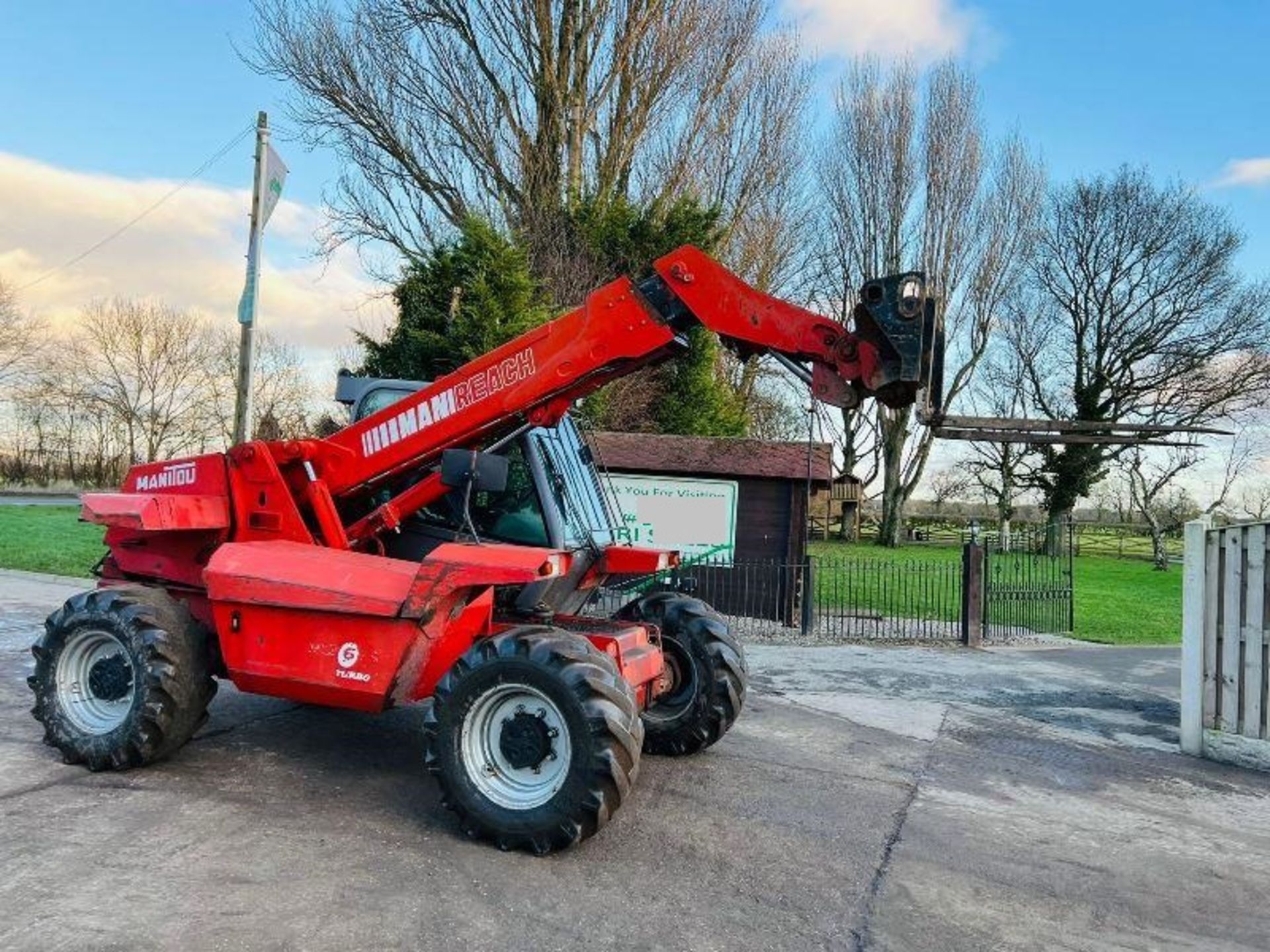 MANITOU MLT628T 4WD TELEHANDLER * AG-SPEC * C/W PICK UP HITCH - Image 2 of 15