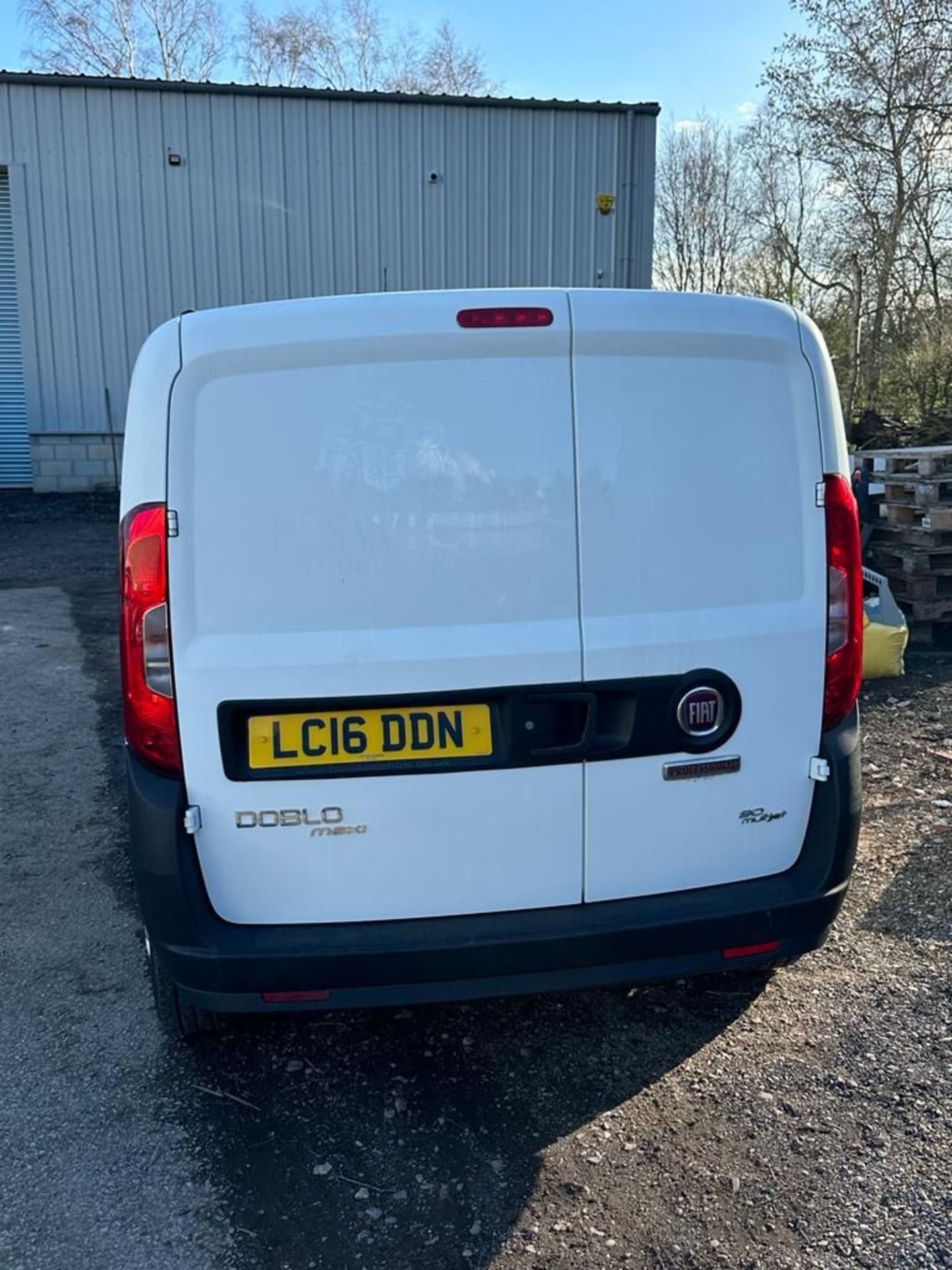 2016 16 FIAT DOBLO CREW VAN - 1.6 AUTOMATIC - ONLY 37K MILES - 5 SEATS - LWB - LC16 DDN - Image 4 of 9