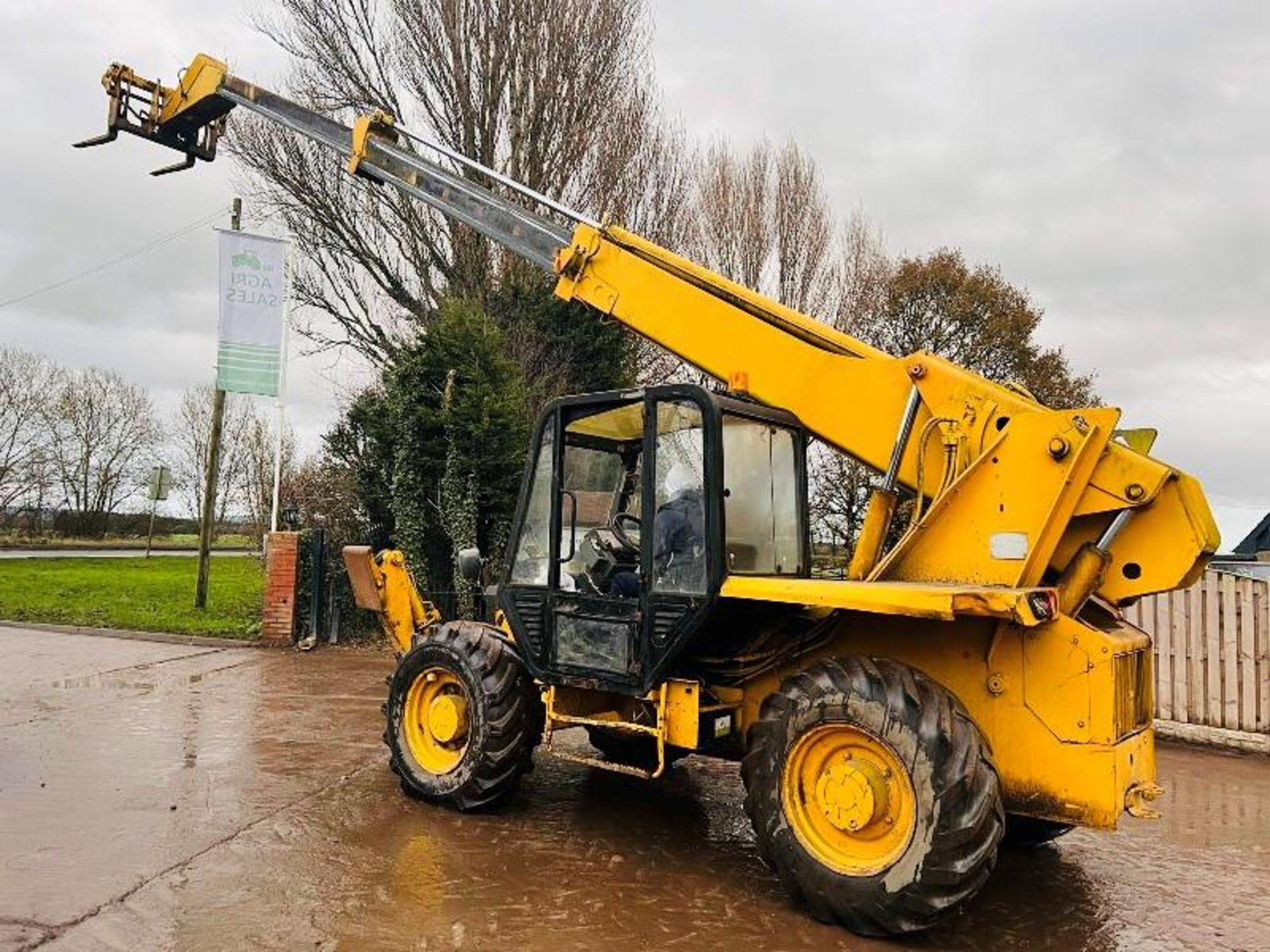 JCB 530-125 4WD TELEHANDLER * 12.5 METER REACH * C/W PALLET TINES - Image 7 of 15