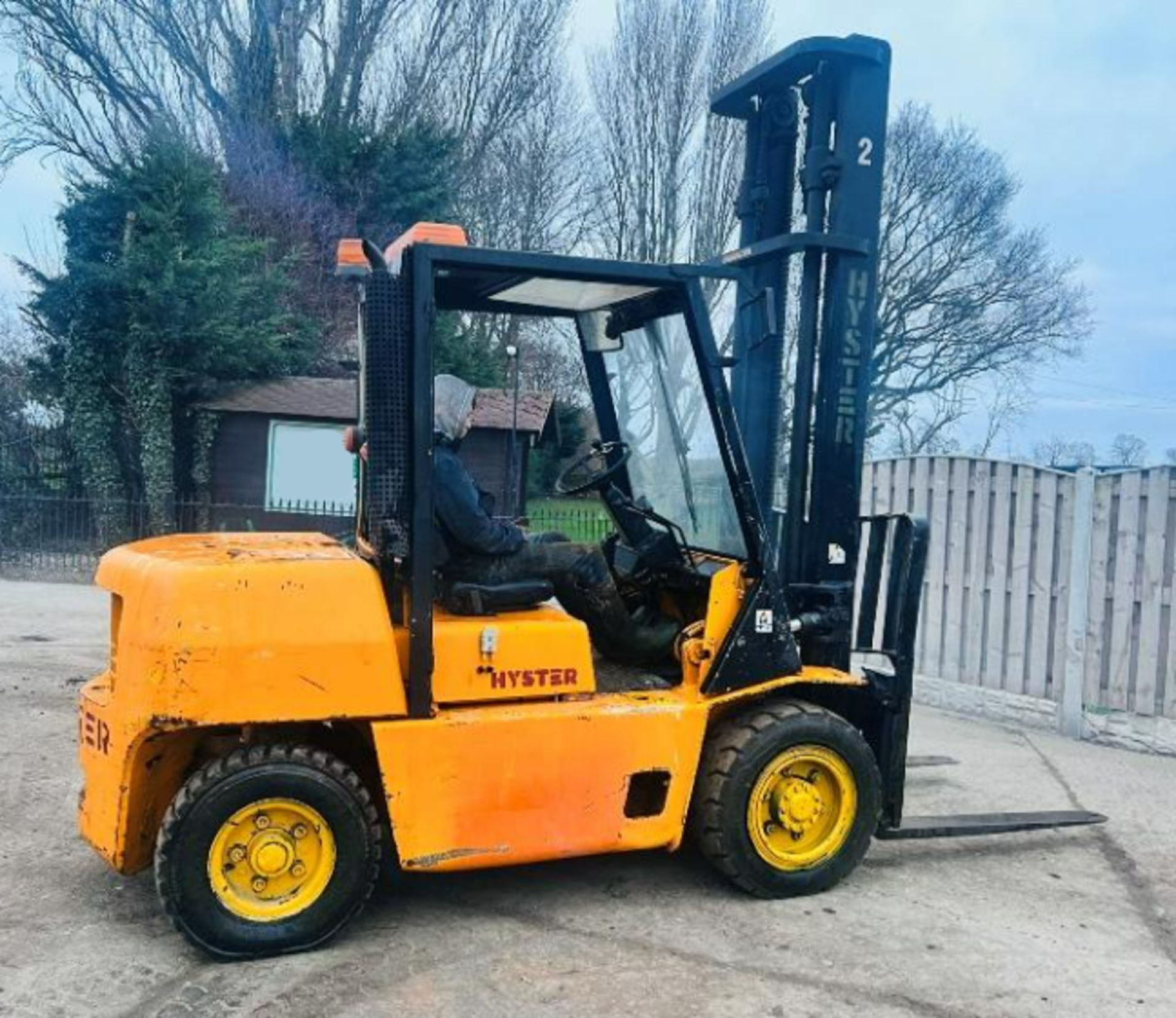 HYSTER 3 TON DIESEL FORKLIFT C/W PALLET TINES - Image 8 of 13