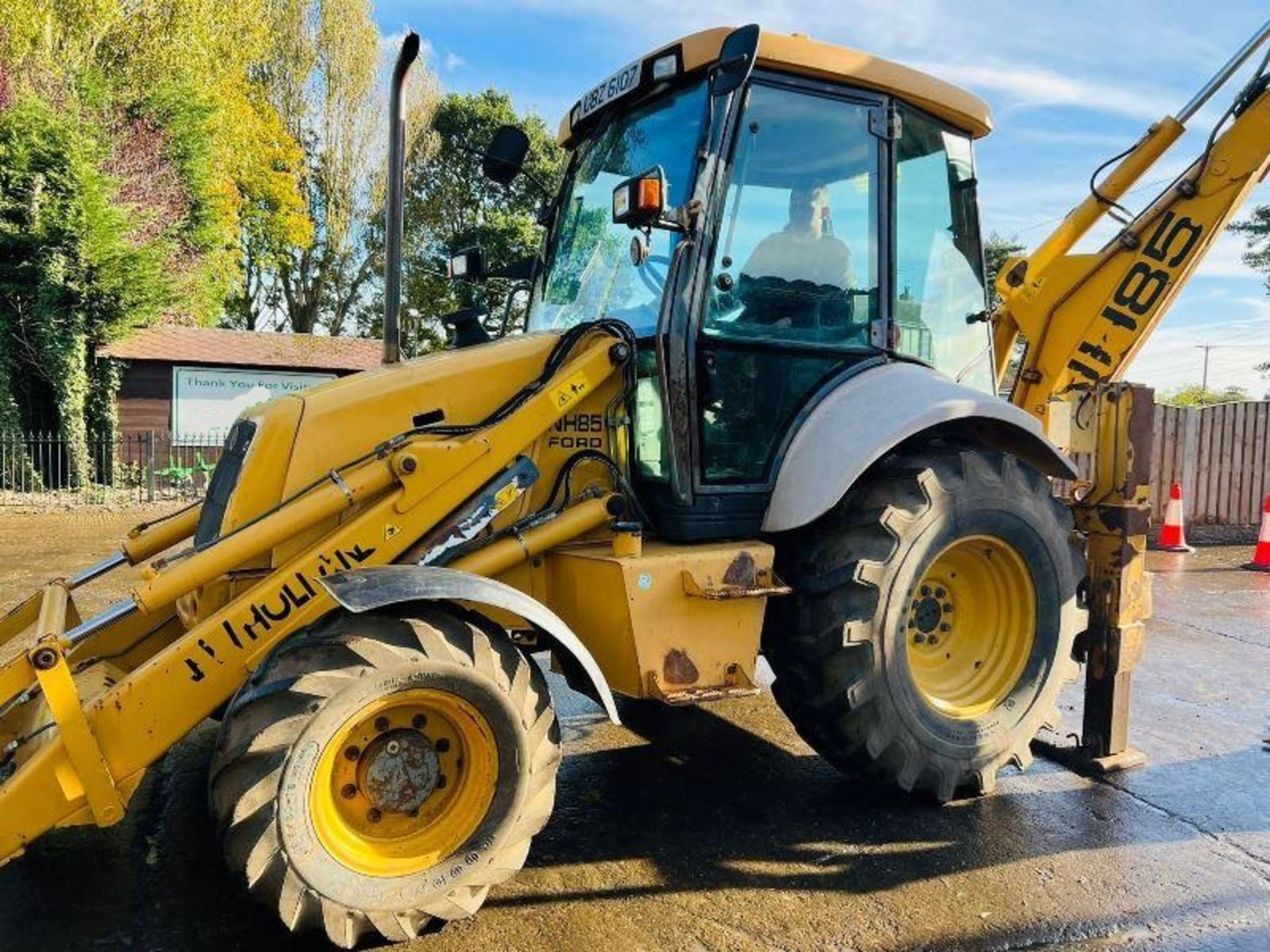 NEW HOLLAND NH85 4WD BACKHOE DIGGER C/W REAR QUICK HITCH & EXTENDING DIG - Image 4 of 17