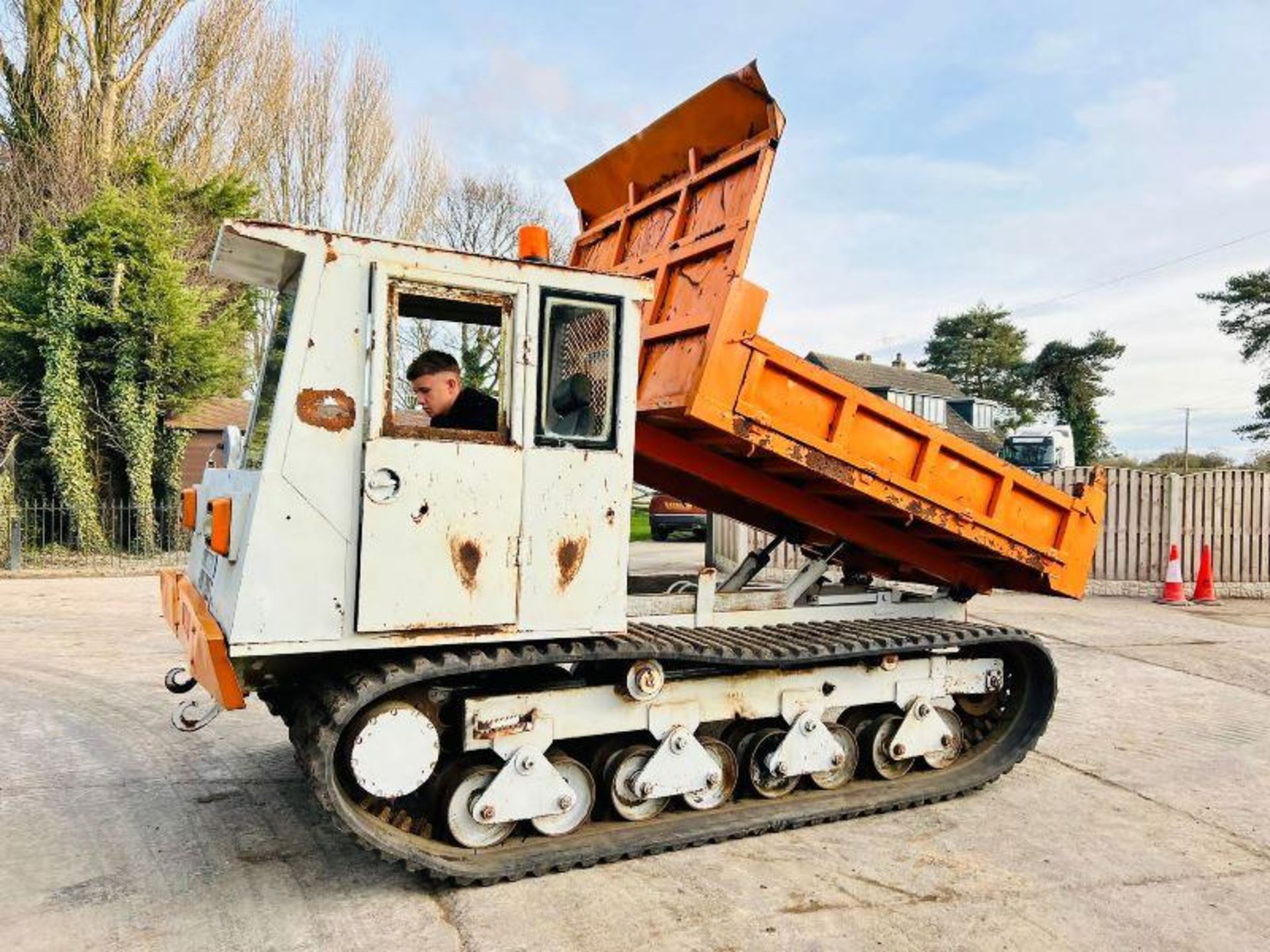 MOROOKA 7 TON TRACKED DUMPER C/W HYDRAULIC TIP - Image 4 of 14