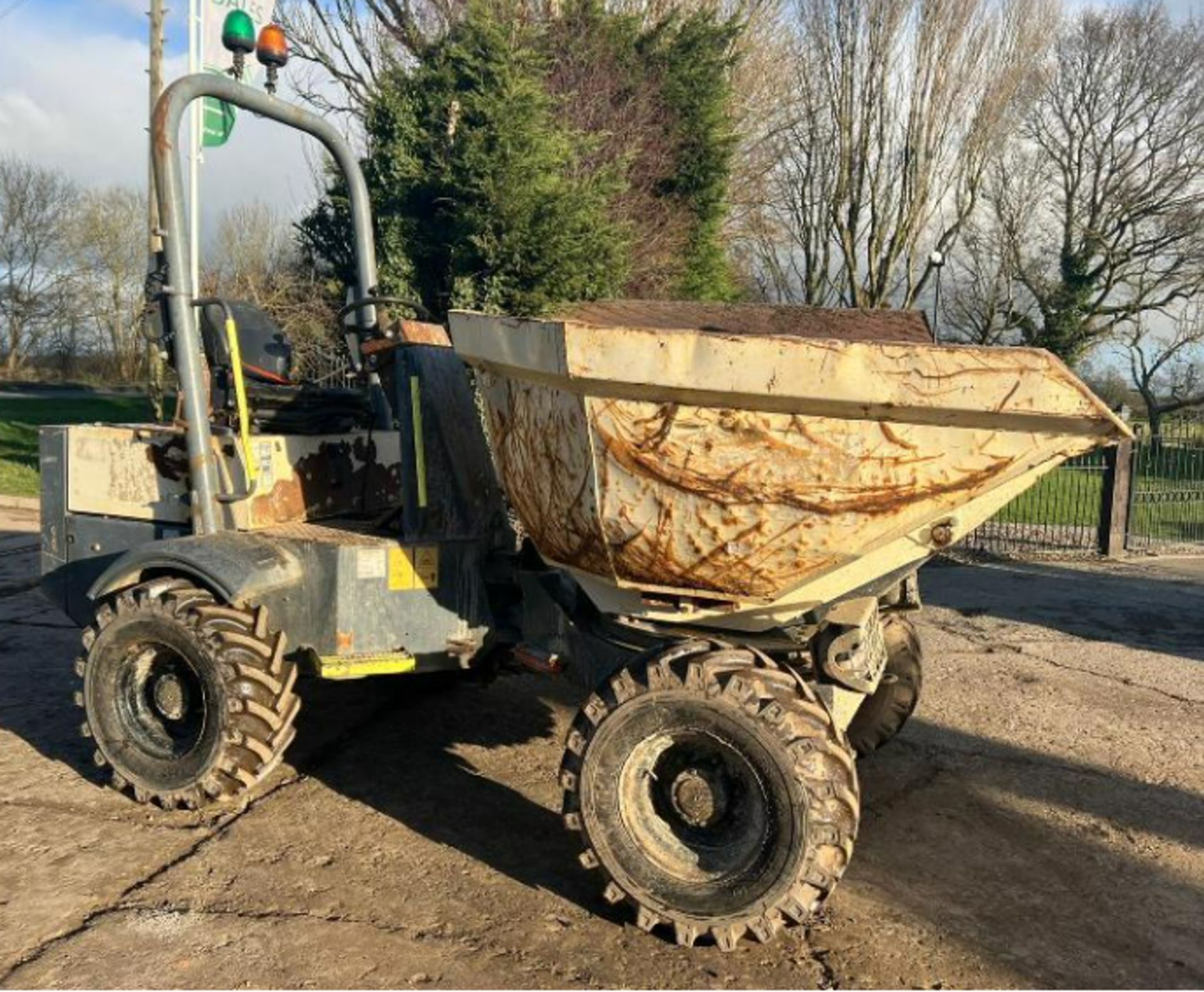 TEREX TA3S 4WD SWIVEL TIP DUMPER * YEAR 2013 , ROAD REGISTERED - Image 6 of 11