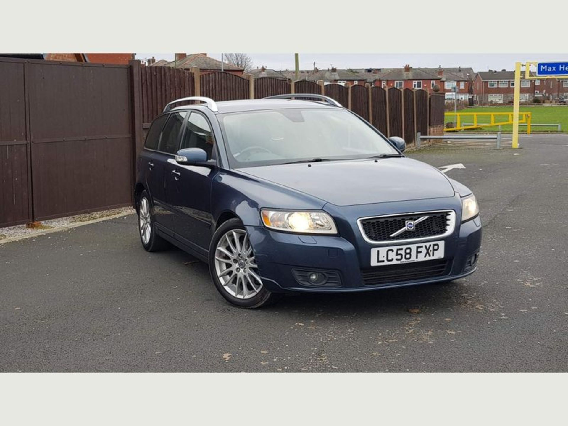 VOLVO V50 2.0D SE LUX EURO 4 5DR 2008 (58 REG)