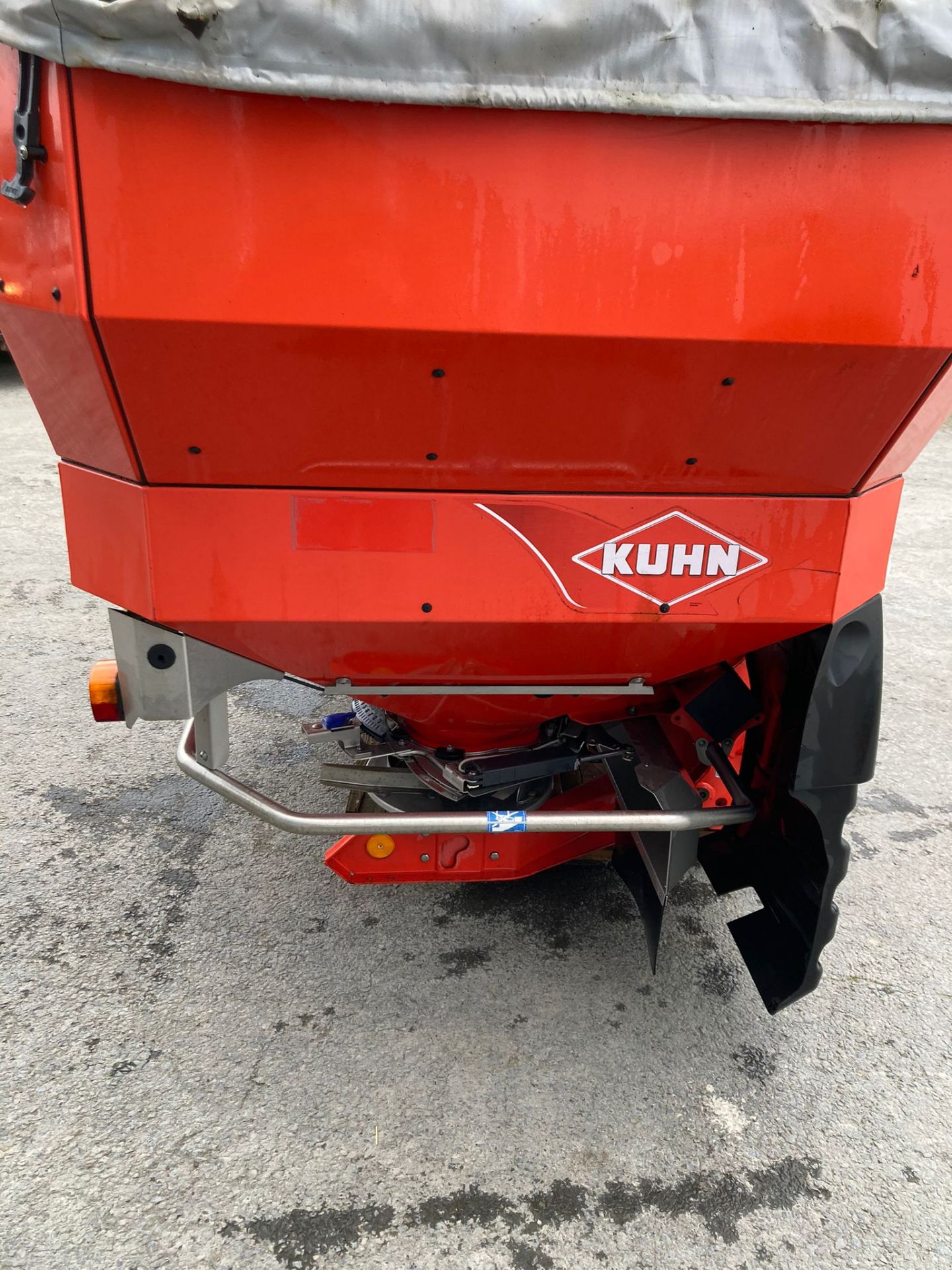 2013 KUHN AXIS 40.1 H EMC W FERTILISER SPREADER - Image 3 of 4