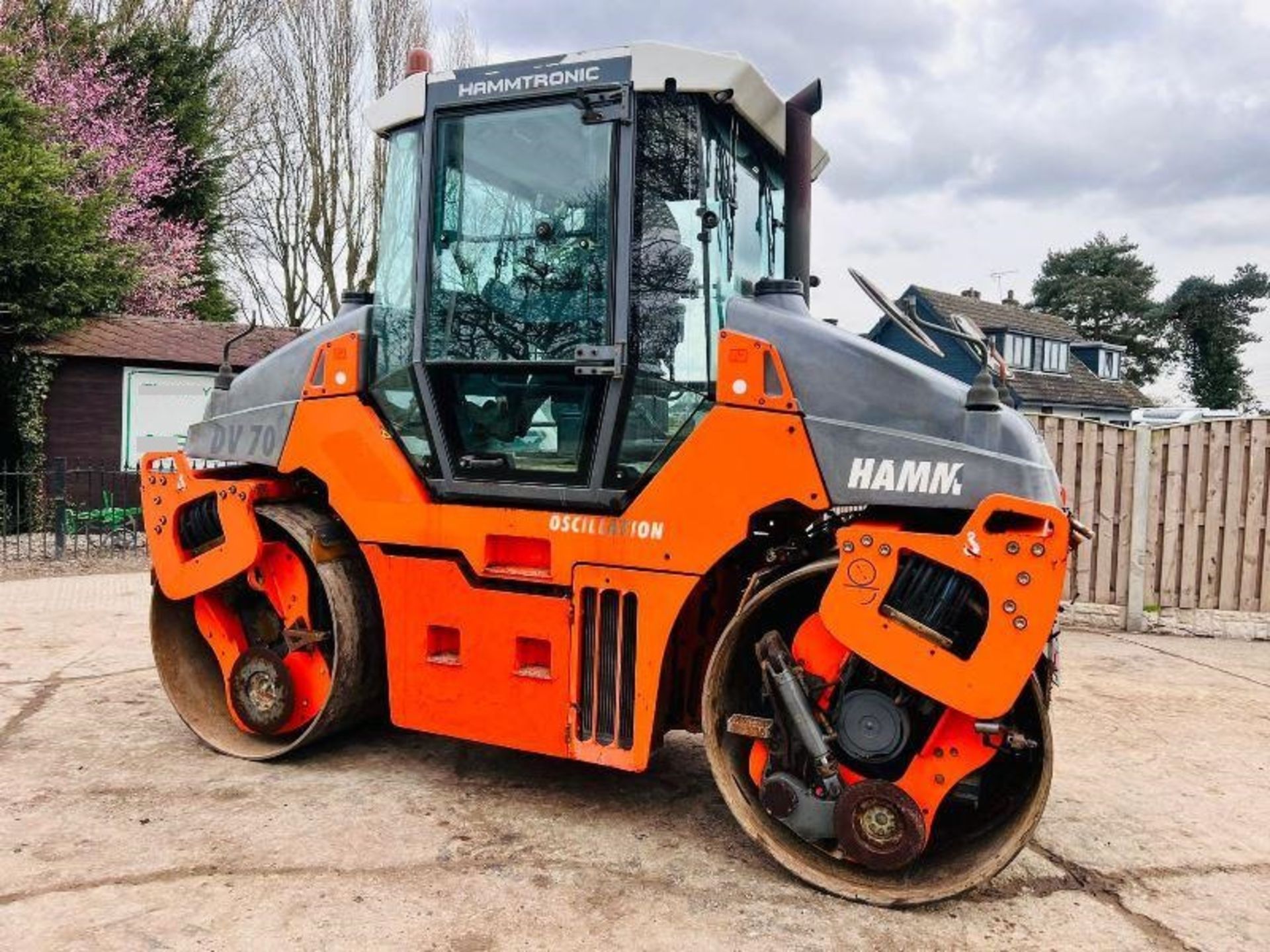 HAM DV70 DOUBLE DRUM ROLLER * 3025 HOURS * C/W TARMAC CUTTER - Image 18 of 19