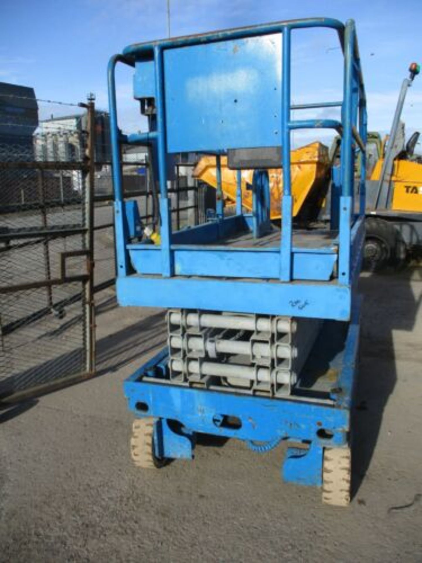 GENIE 2646 SCISSOR LIFT ACCESS PLATFORM CHERRY PICKER SKYJACK 3219 4626 1932 - Image 3 of 12