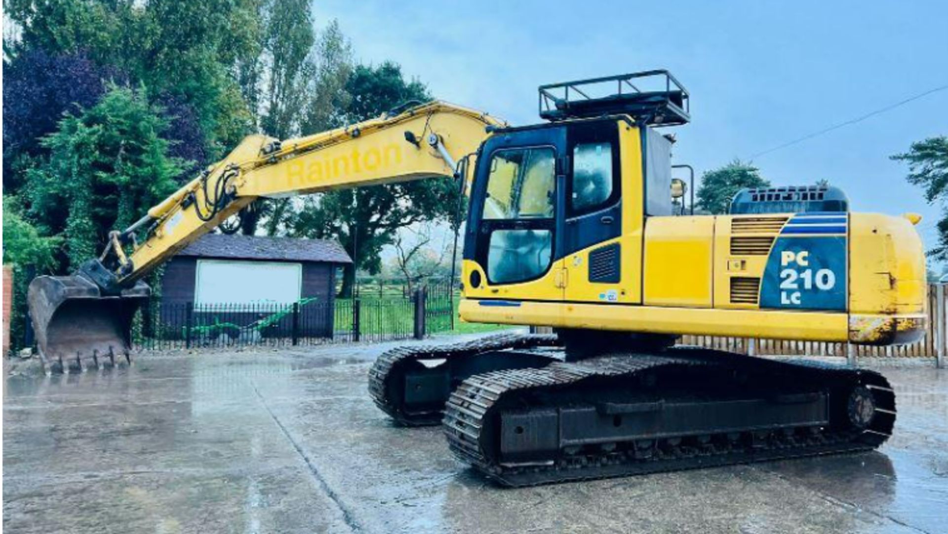 KOMATSU PC210LC-8 TRACKED EXCAVATOR * YEAR 2012 * C/W QUICK HITCH - Image 2 of 21