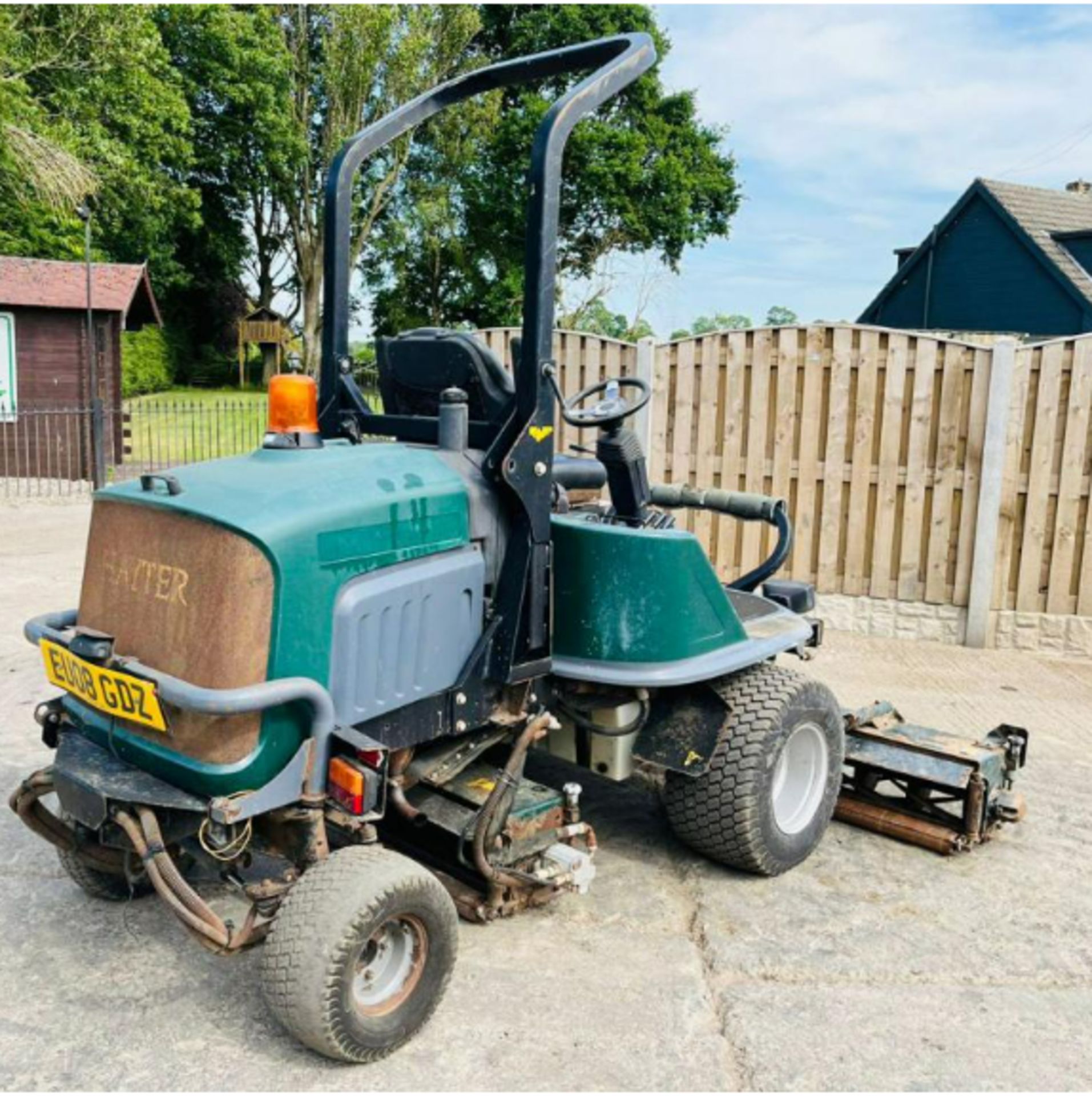 HAYTER LT324 4WD 3 GANG DIESEL MOWER C/W ROLE FRAME - Image 5 of 12