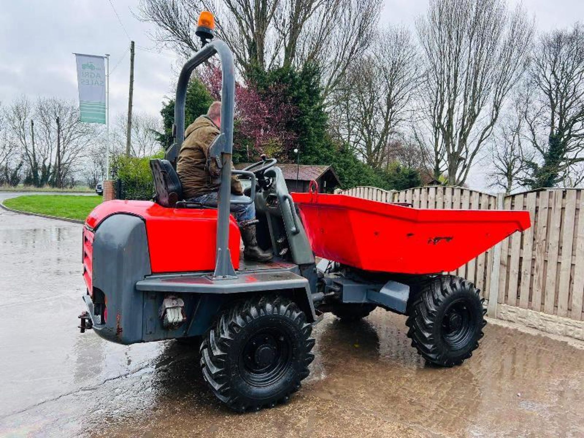 NEUSON 3001 4WD SWIVEL TIP DUMPER * YEAR 2008 , 1524 HOURS * C/W ROLE BAR - Image 4 of 17