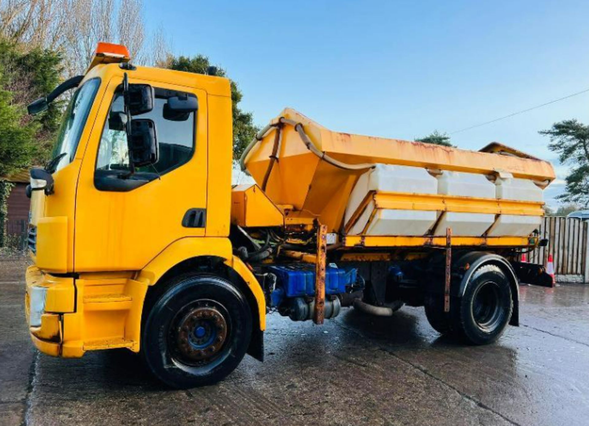 VOLVO FL240 4X2 SALT GRIT SPREADER LORRY C/W MANUAL GEAR BOX - Image 5 of 16