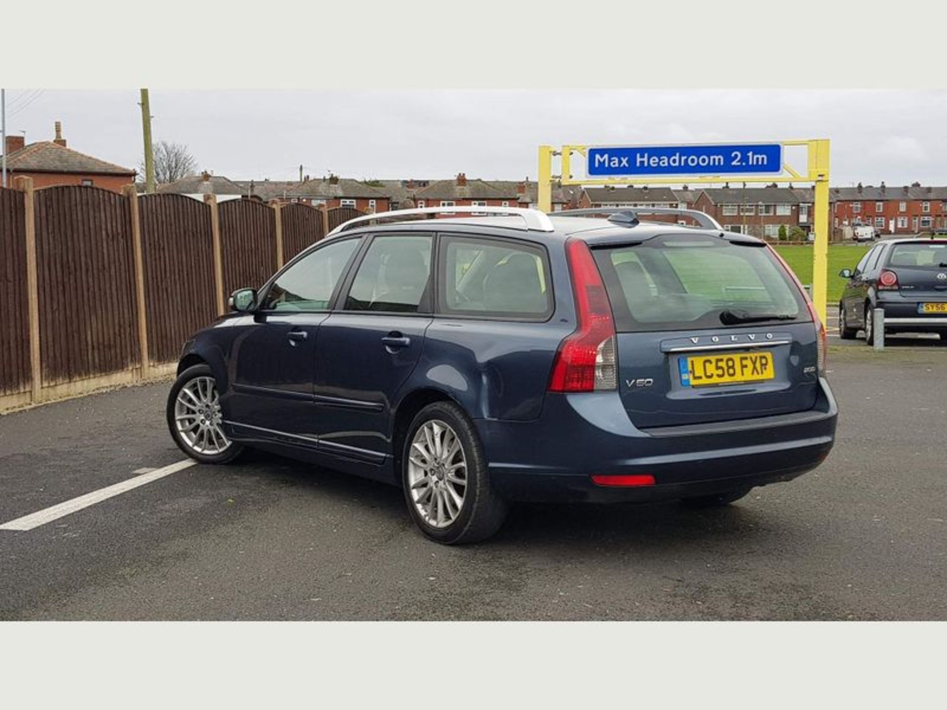 VOLVO V50 2.0D SE LUX EURO 4 5DR 2008 (58 REG) - Image 14 of 66