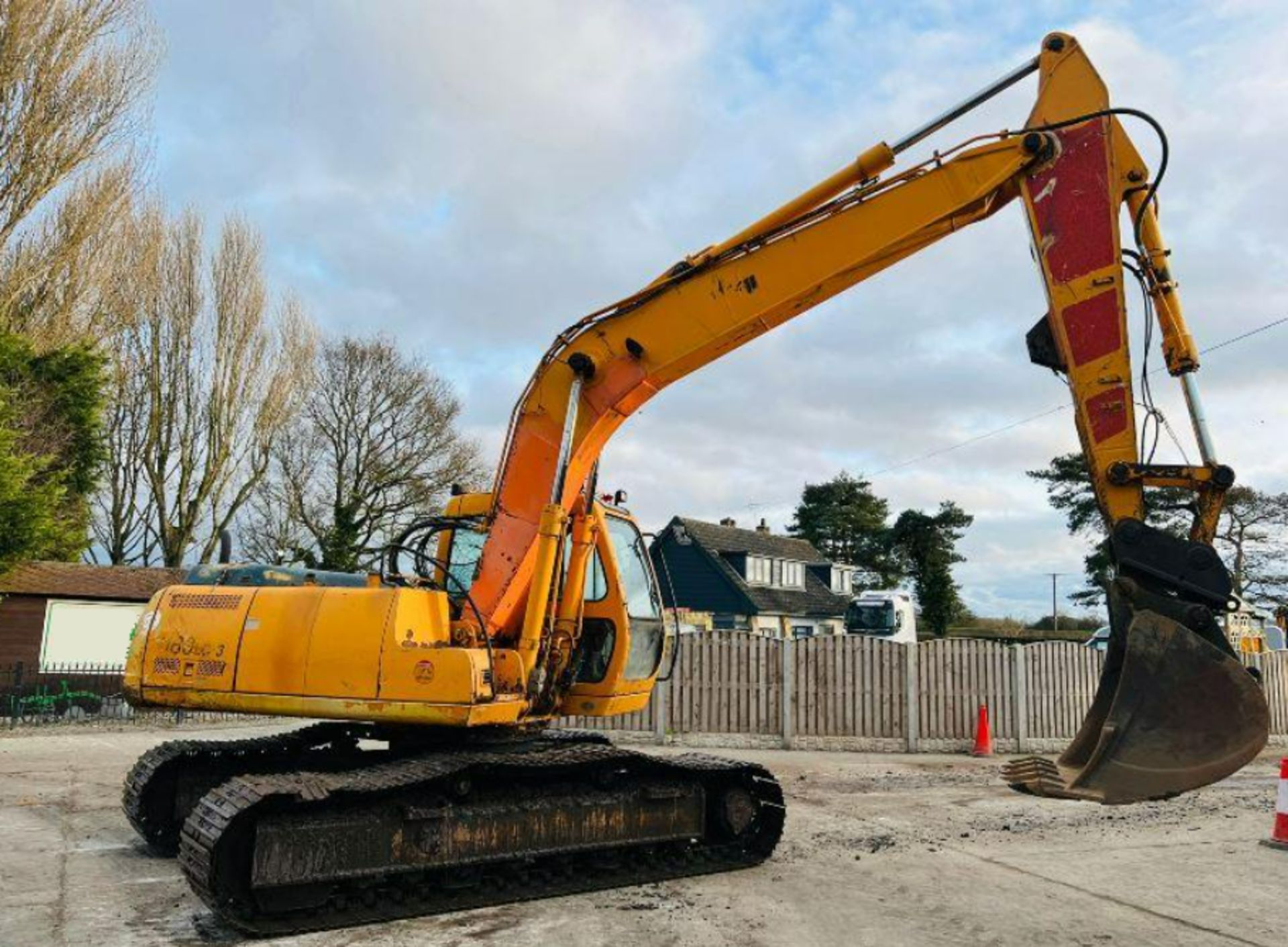 HYUNDIA R180LC-3 TRACKED EXCAVATOR C/W QUICK HITCH & BUCKET - Image 6 of 12