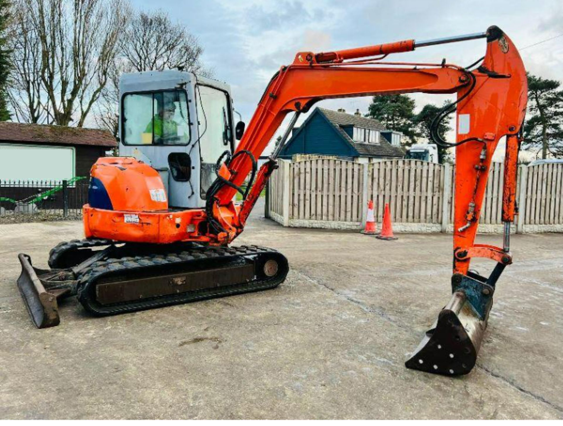 HITACHI EX50 TRACKED EXCAVATOR * ZERO SWING * C/W BUCKET - Image 8 of 14