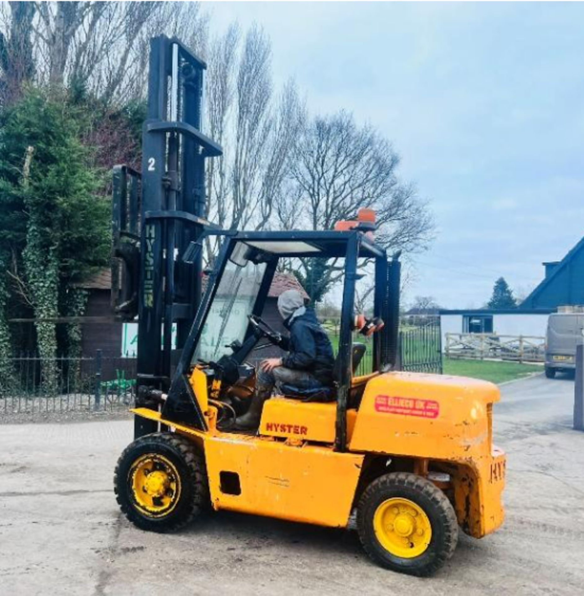 HYSTER 3 TON DIESEL FORKLIFT C/W PALLET TINES - Image 5 of 13