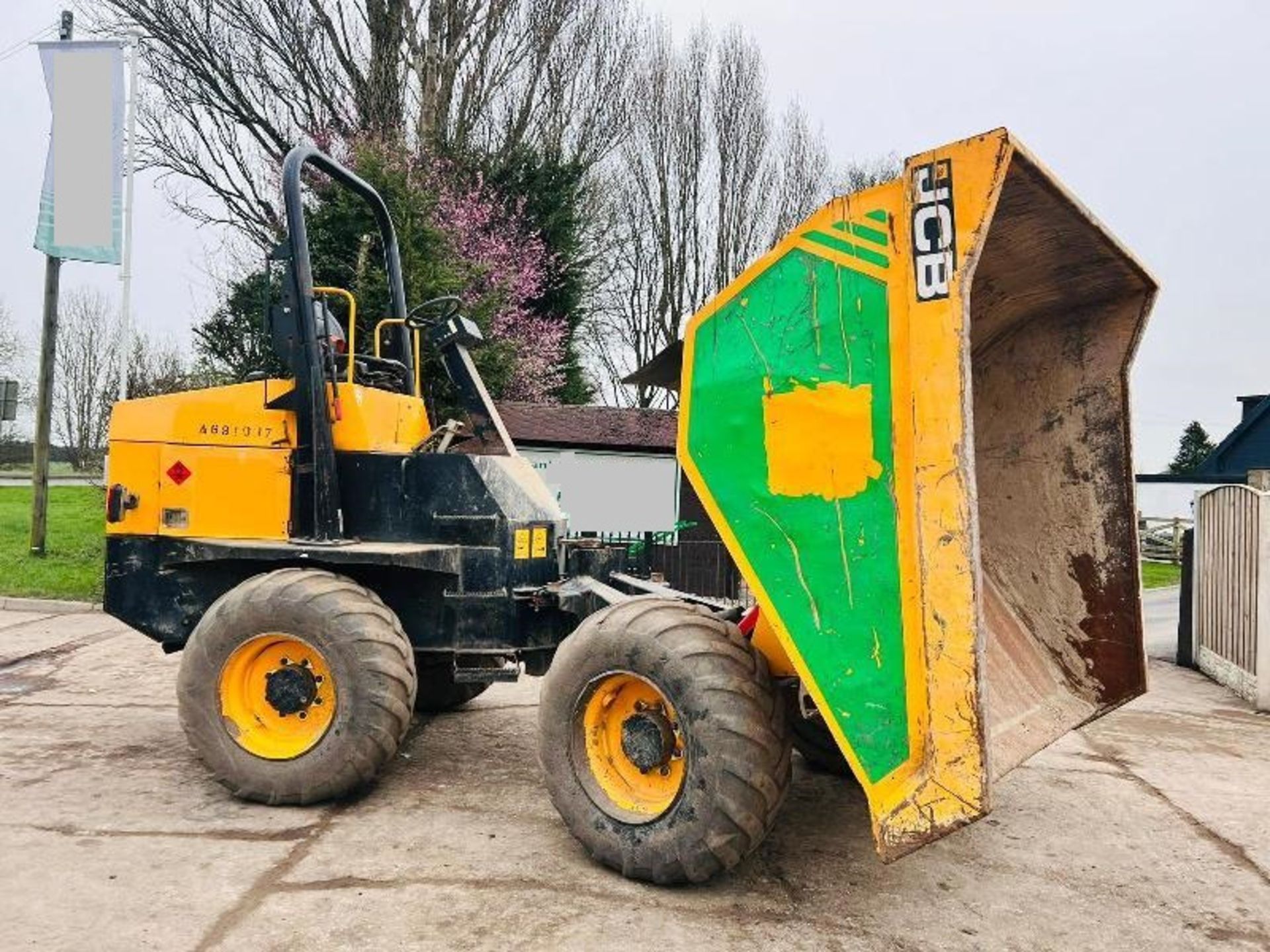 JCB 9TFT POWERSHUTTLE 4WD DUMPER * YEAR 2015 , 2909 HOURS * C/W ROLE BAR - Image 4 of 14