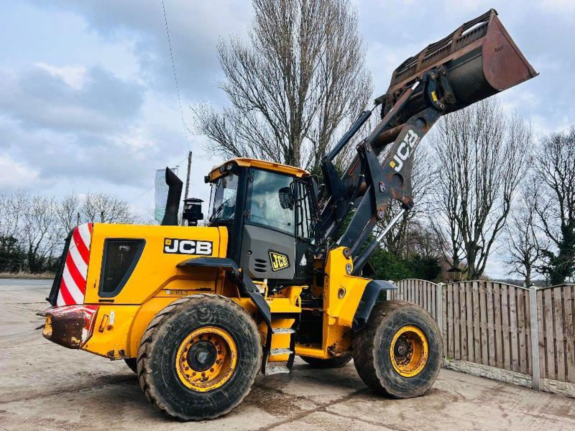 JCB 436E 4WD HIGH TIP LOADING SHOVEL *YEAR 2011* C/W BUCKET - Image 4 of 20