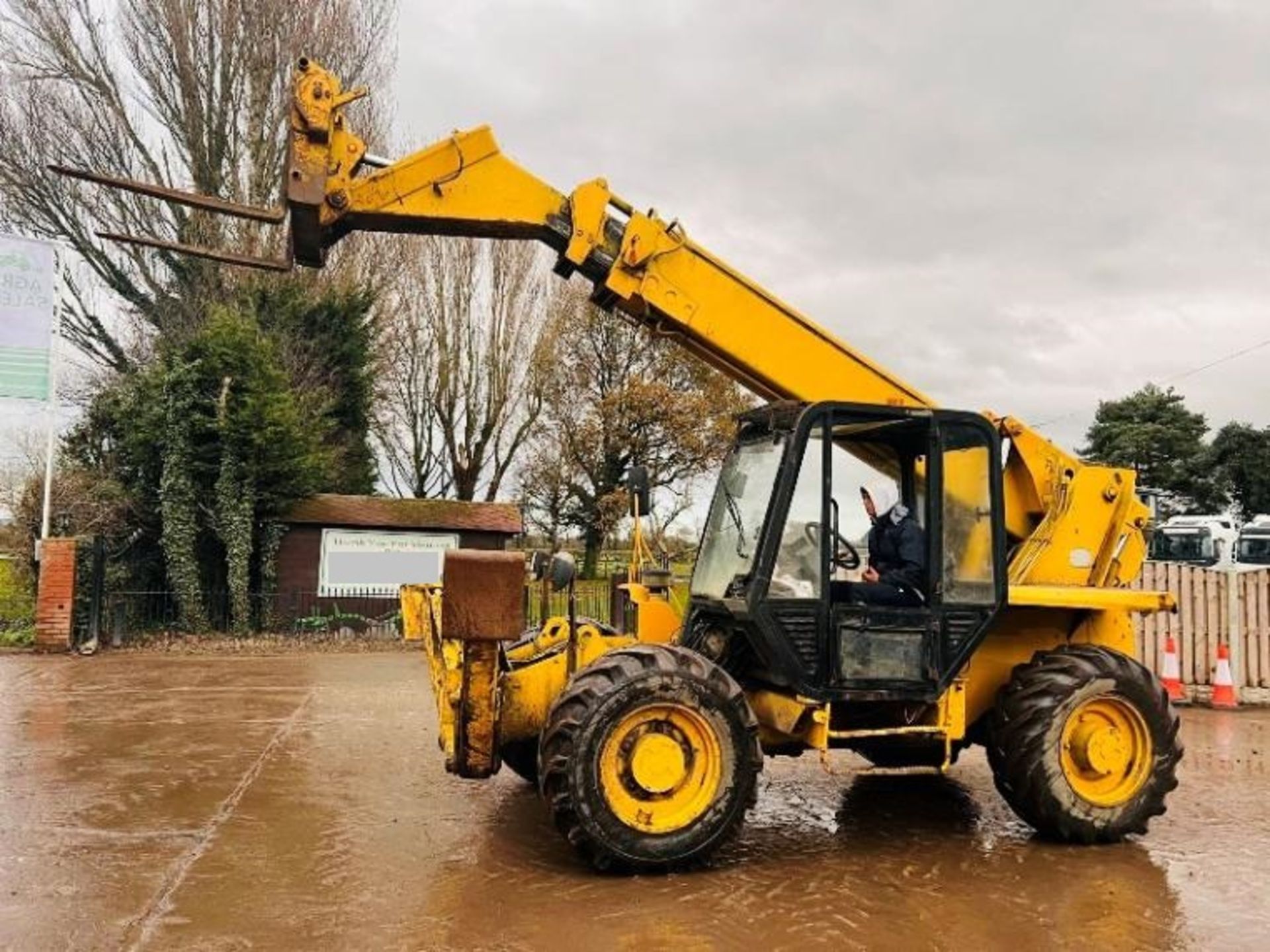 JCB 530-125 4WD TELEHANDLER * 12.5 METER REACH * C/W PALLET TINES - Image 12 of 15