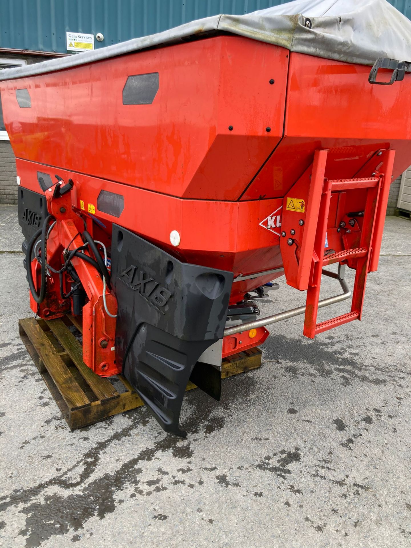 2013 KUHN AXIS 40.1 H EMC W FERTILISER SPREADER - Image 4 of 4