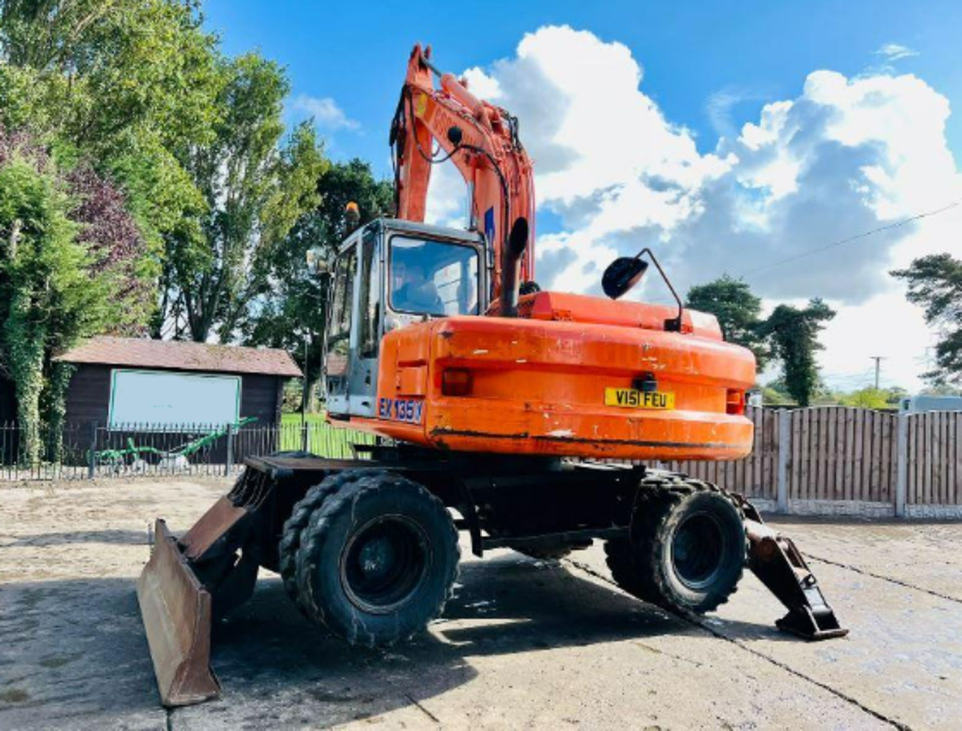 FIAT- HITACHI EX135W WHEELED EXCAVATOR C/W QUICK HITCH AND BUCKET - Image 5 of 11