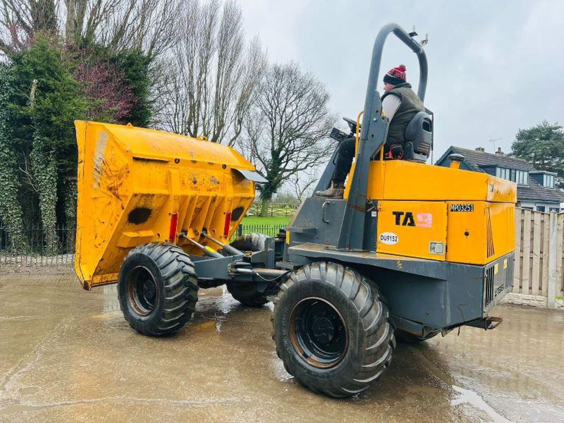 TEREX TA9 4WD DUMPER * YEAR 2015 , 3220 HOURS * C/W ROLE BAR - Image 10 of 12