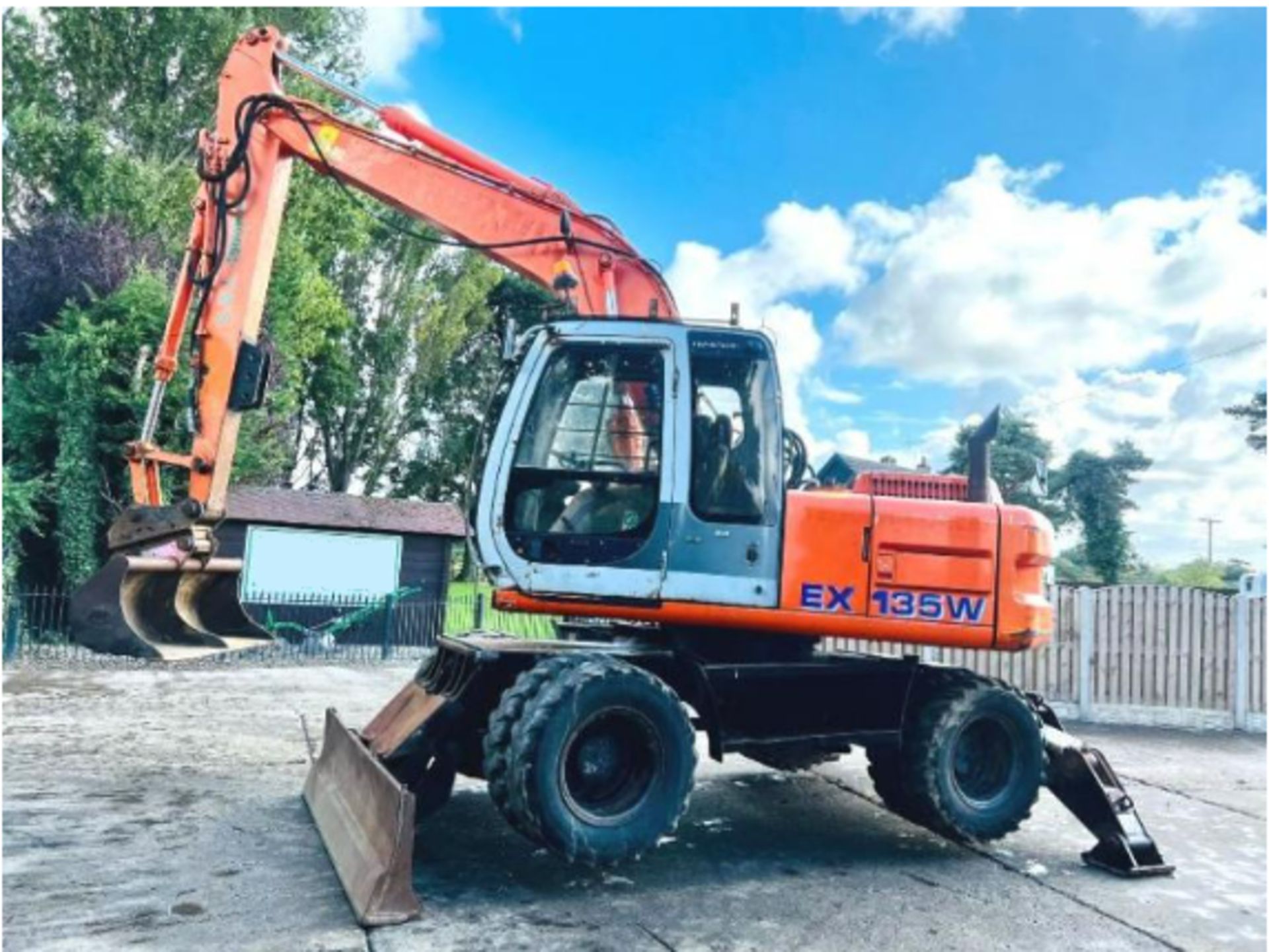 FIAT- HITACHI EX135W WHEELED EXCAVATOR C/W QUICK HITCH AND BUCKET - Image 2 of 11