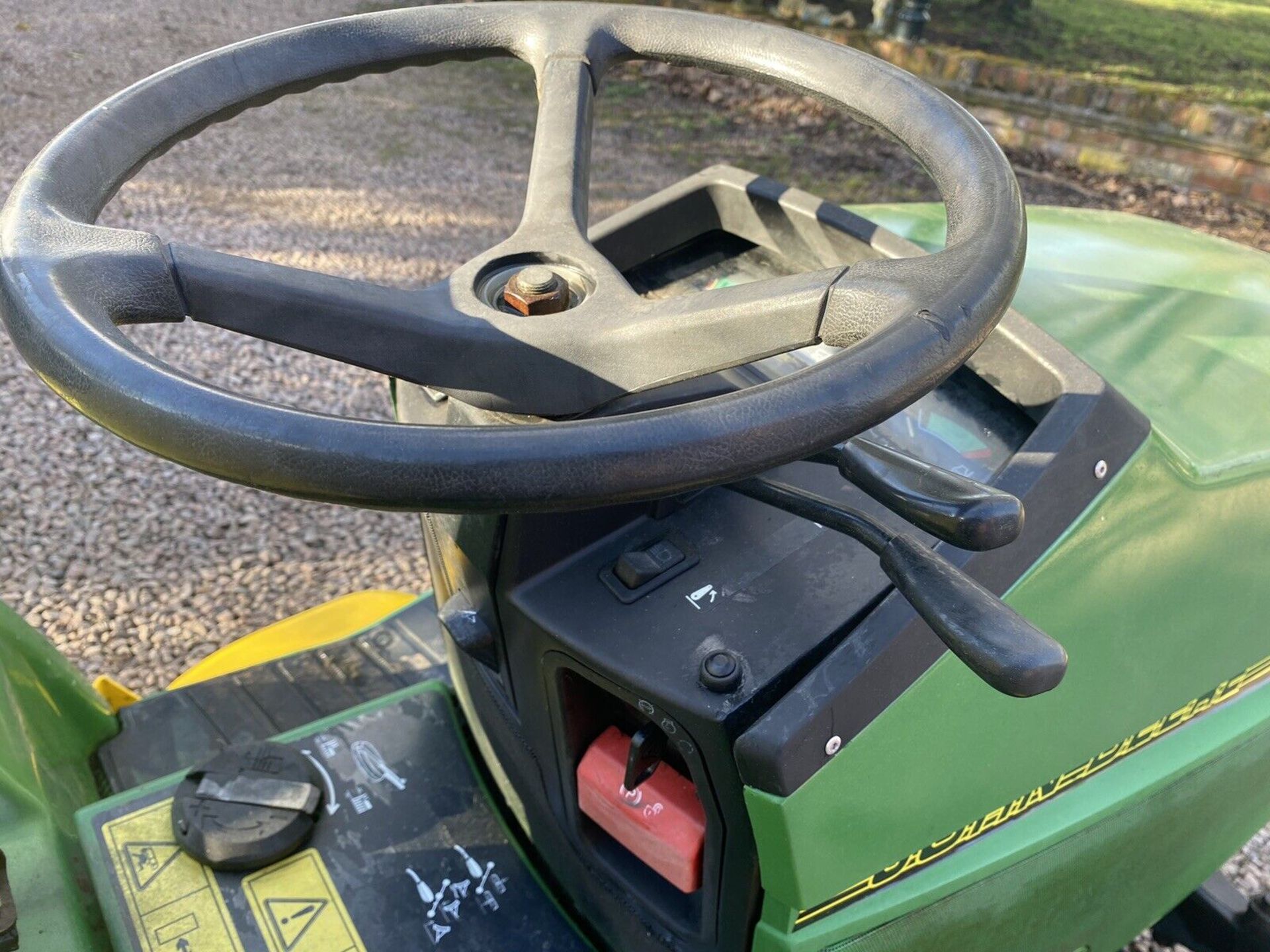 JOHN DEERE X304 LAWNMOWER - Image 10 of 10