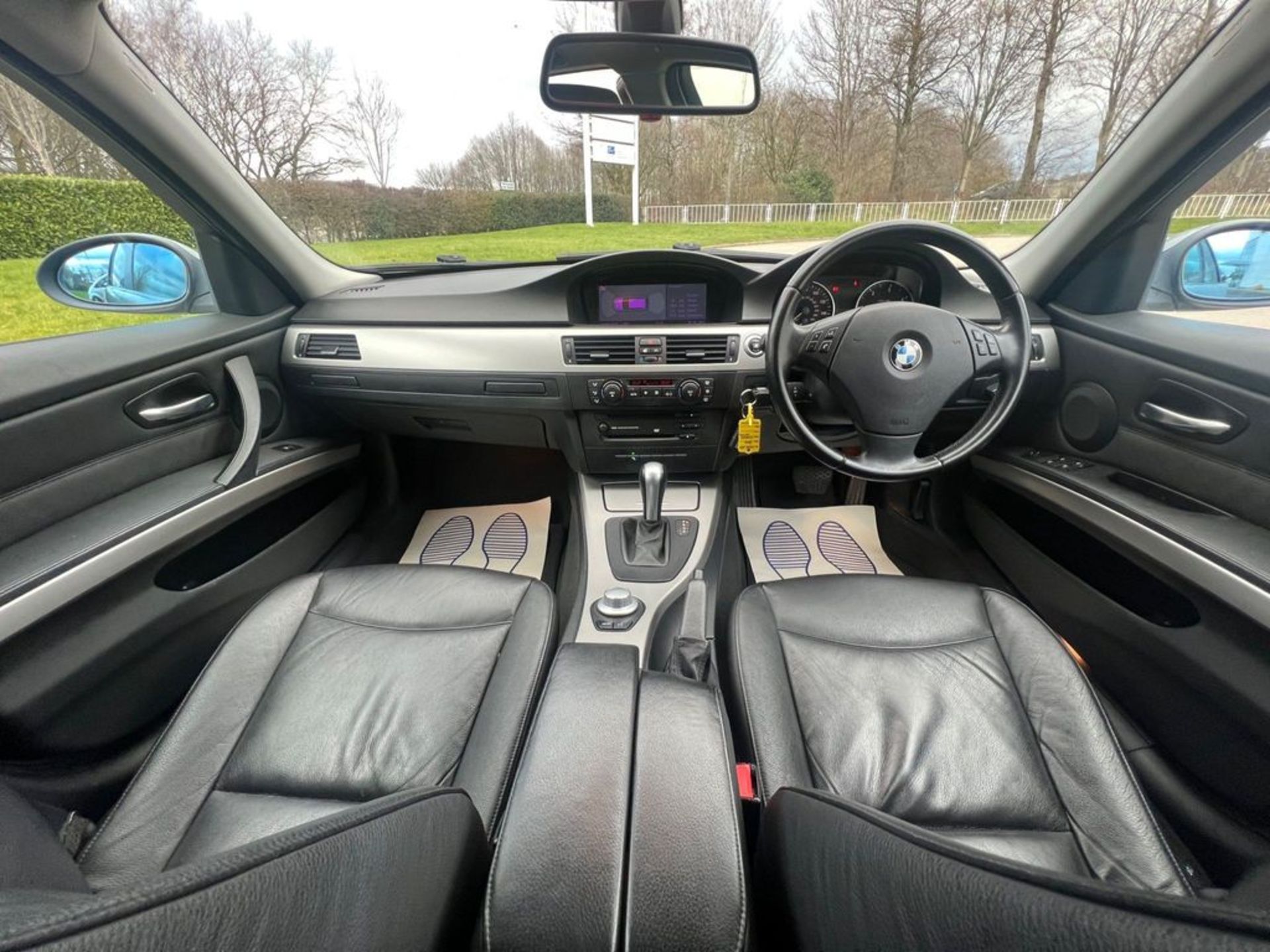 BMW 3 SERIES 2.0 320D SE TOURING AUTO EURO 4 5DR - Image 31 of 44