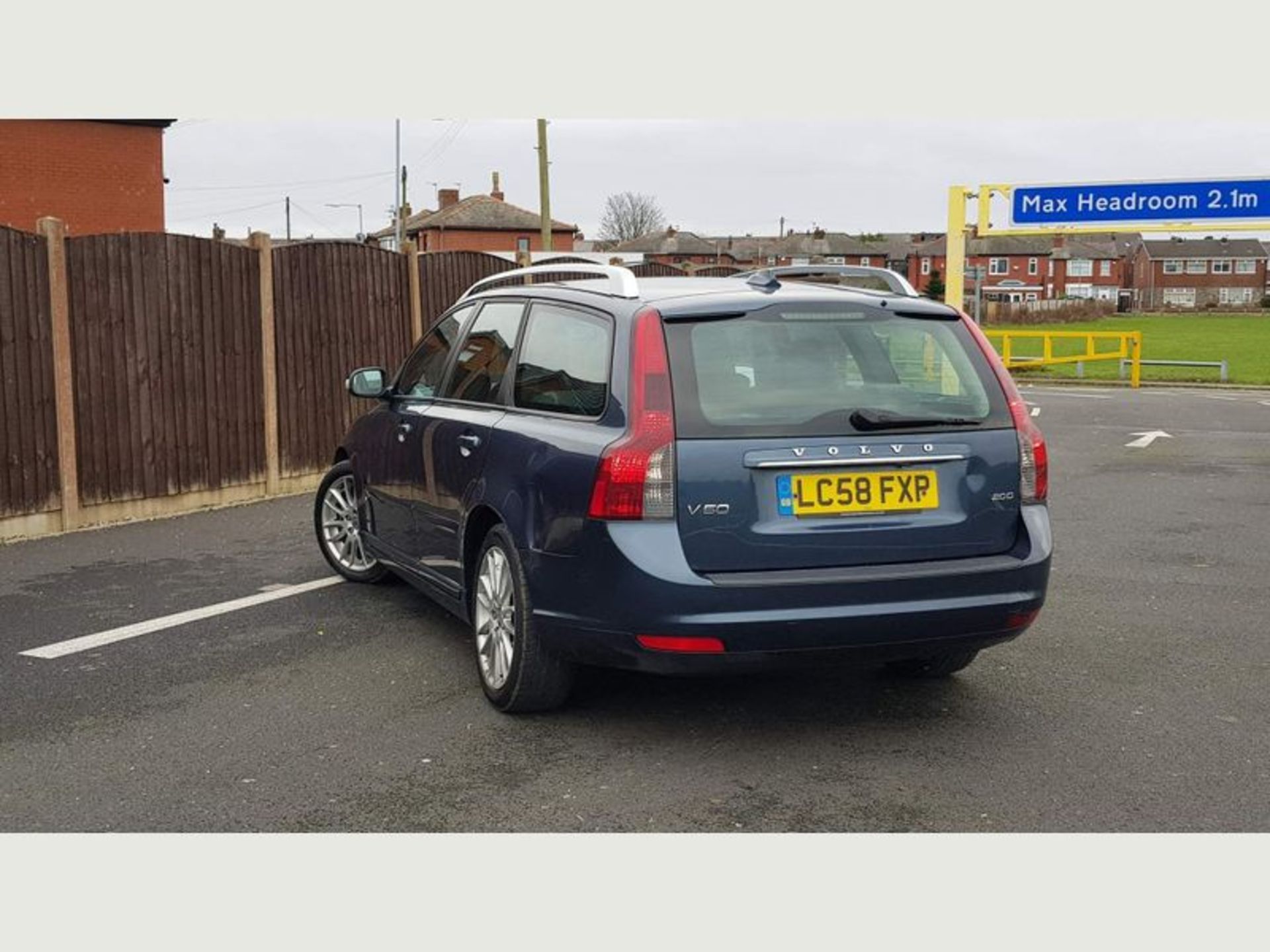 VOLVO V50 2.0D SE LUX EURO 4 5DR 2008 (58 REG) - Image 7 of 66