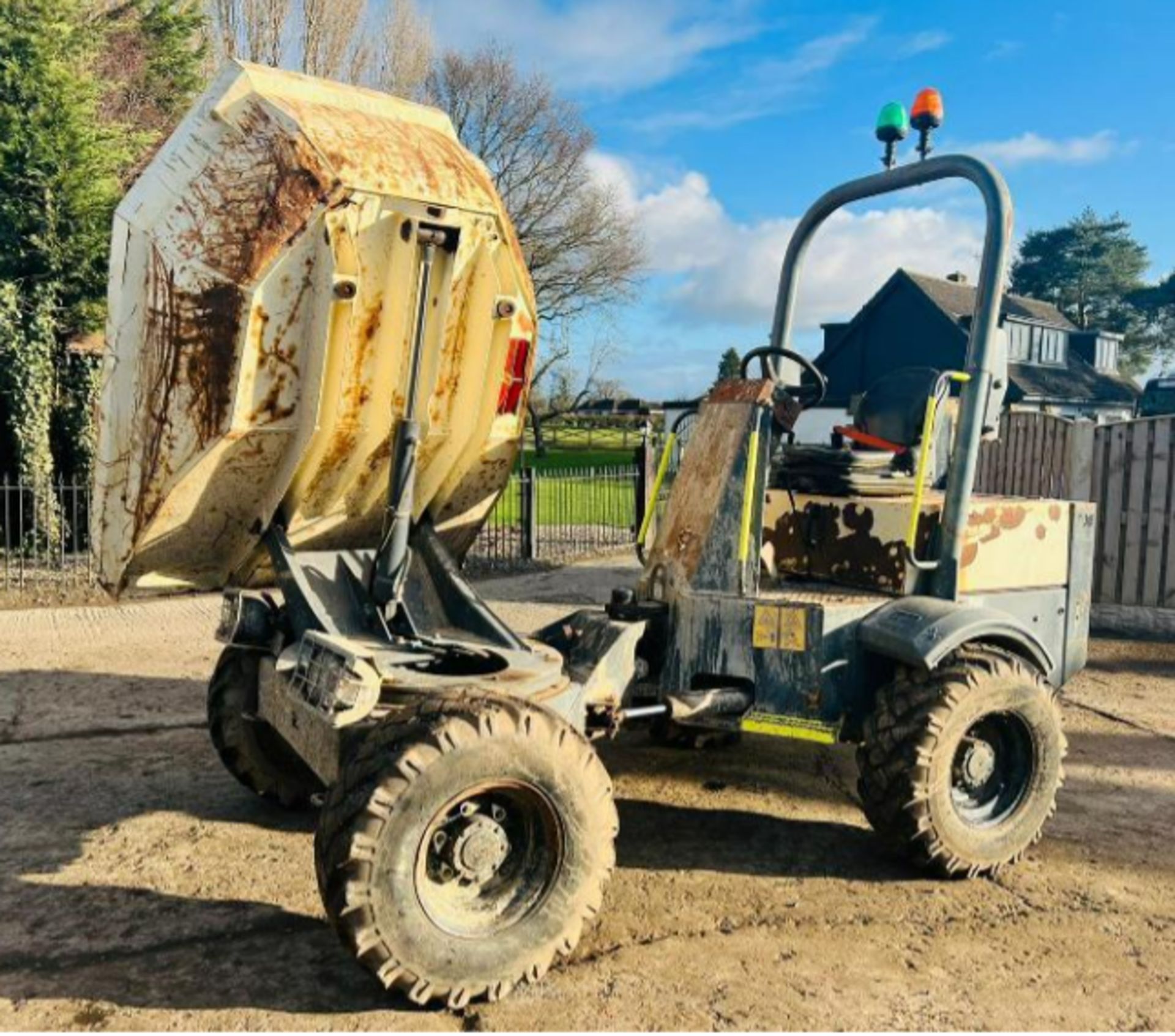 TEREX TA3S 4WD SWIVEL TIP DUMPER * YEAR 2013 , ROAD REGISTERED - Image 2 of 11