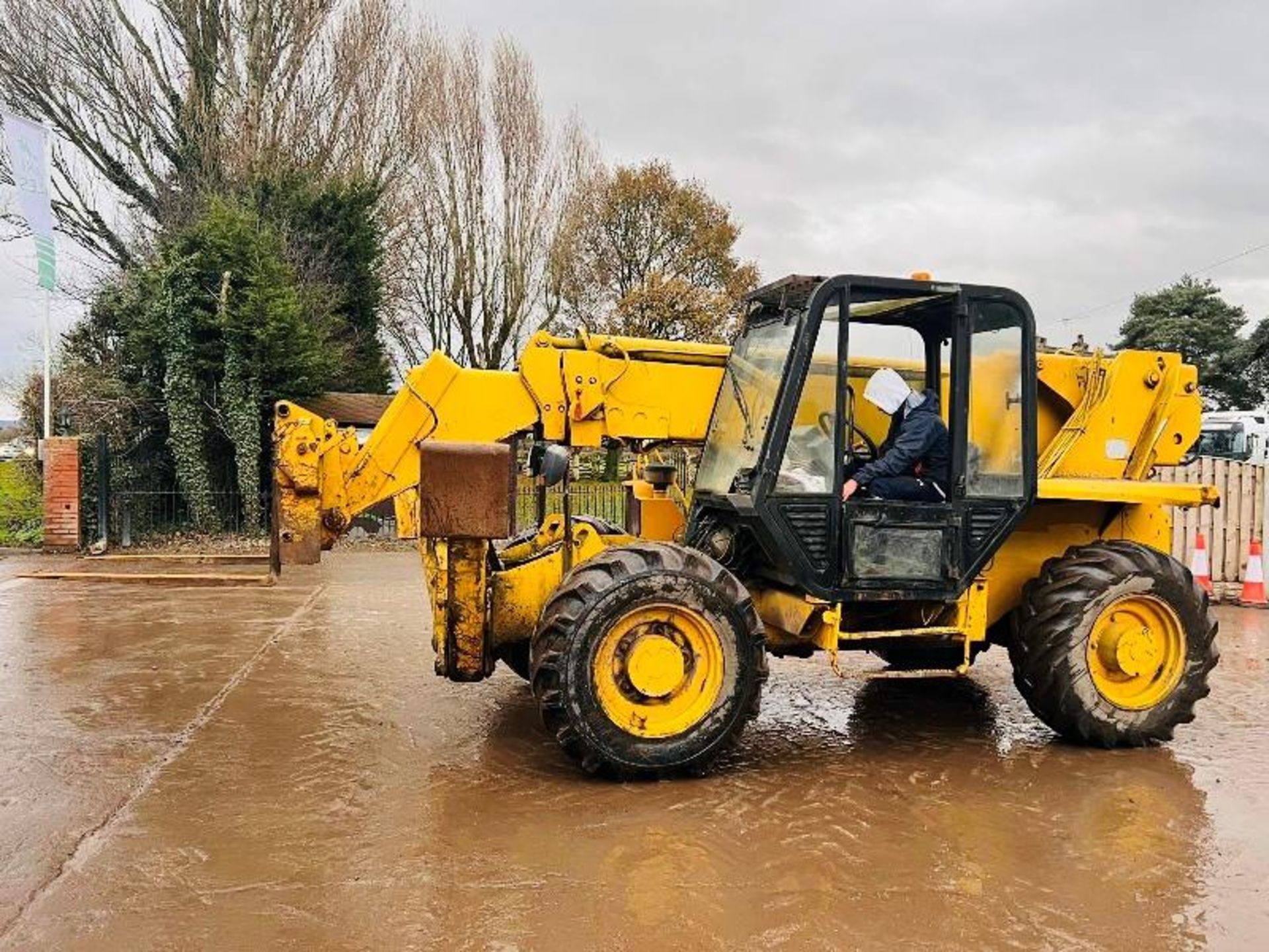 JCB 530-125 4WD TELEHANDLER * 12.5 METER REACH * C/W PALLET TINES - Image 10 of 15