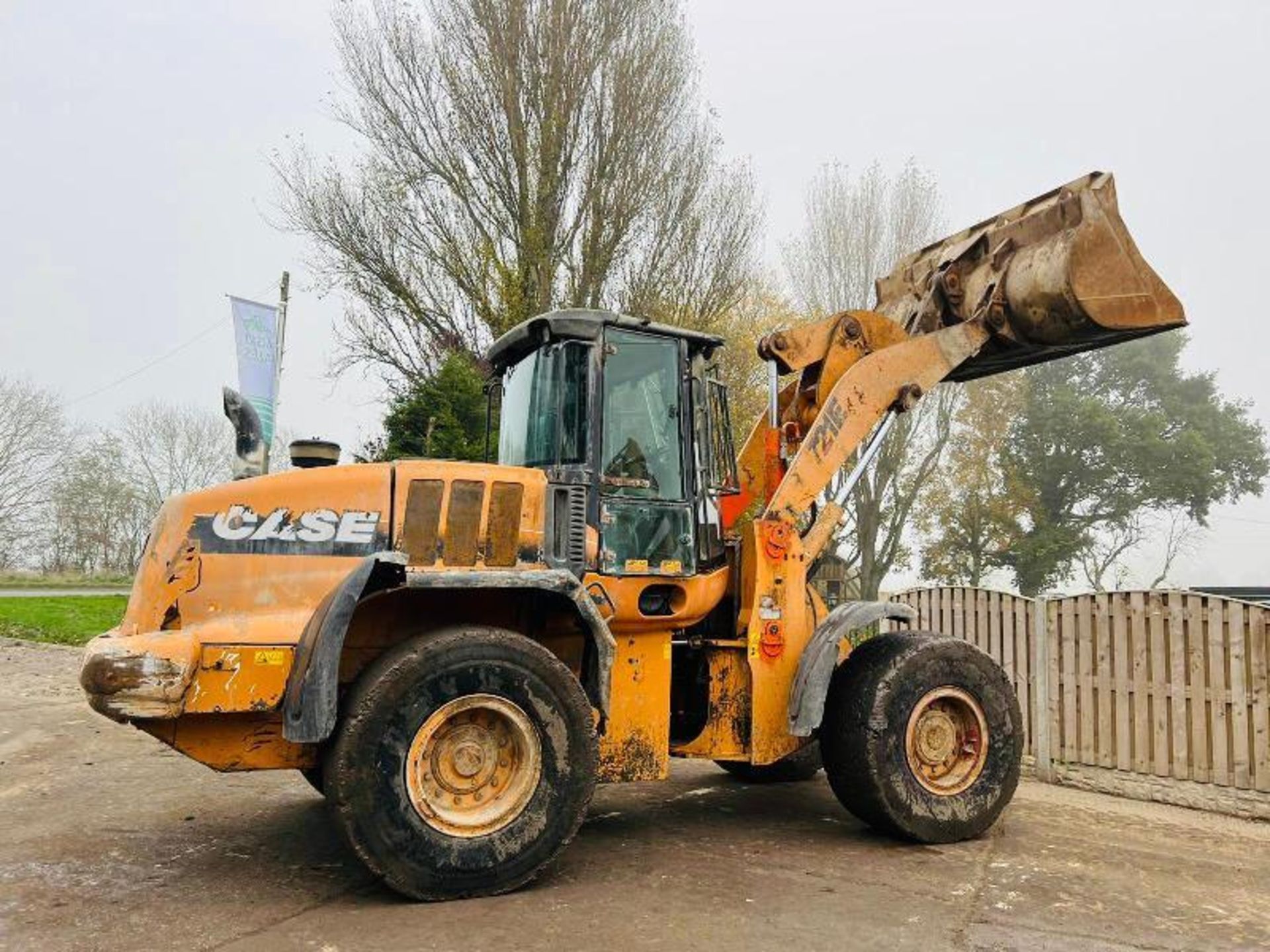 CASE 721E 4WD LOADING SHOVEL * YEAR 2010 * C/W BUCKET - Bild 12 aus 13