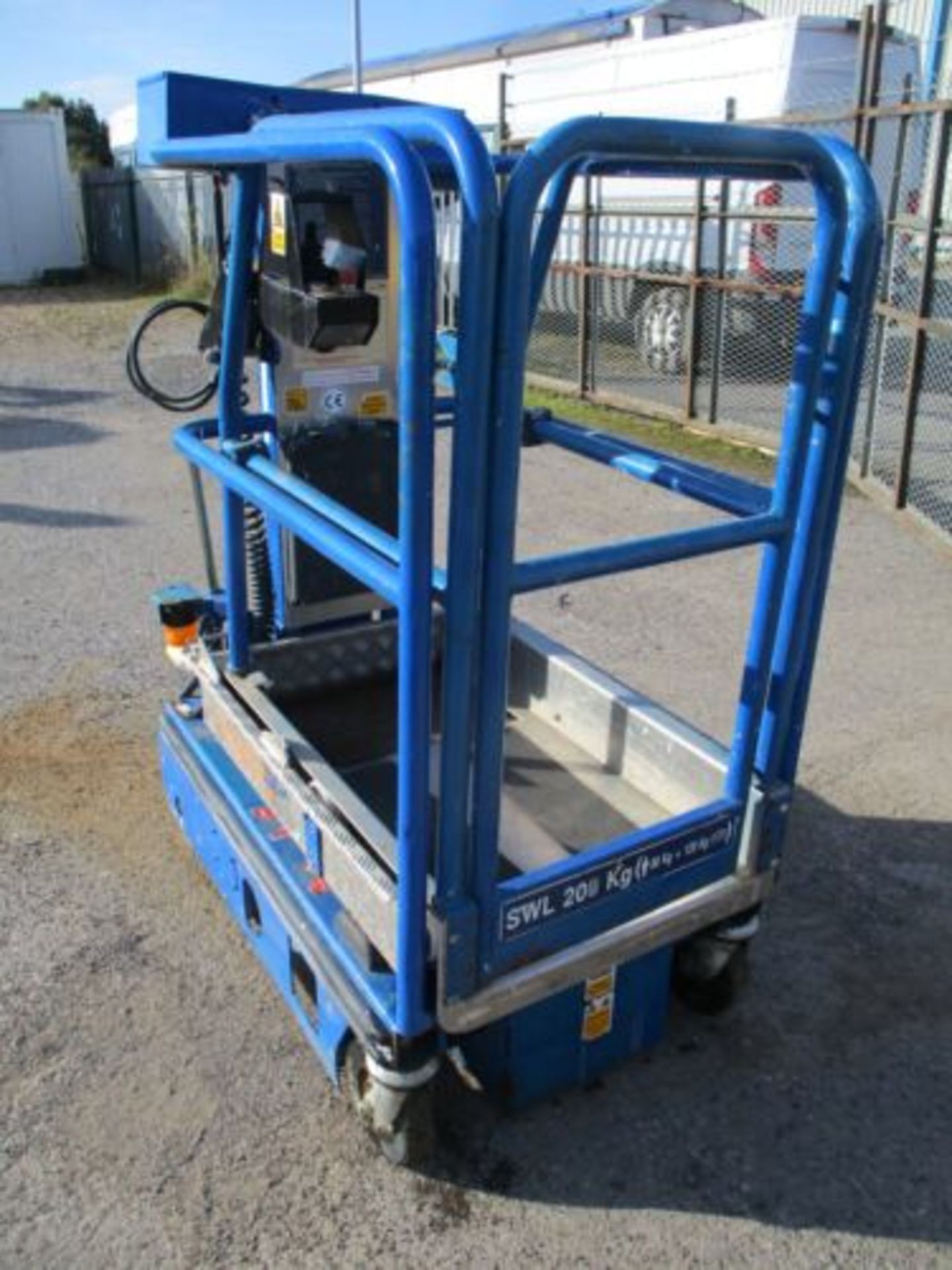 2015 POWER TOWER NANO SP SCISSOR LIFT ACCESS PLATFORM CHERRY PICKER GENIE DELIV - Image 5 of 7