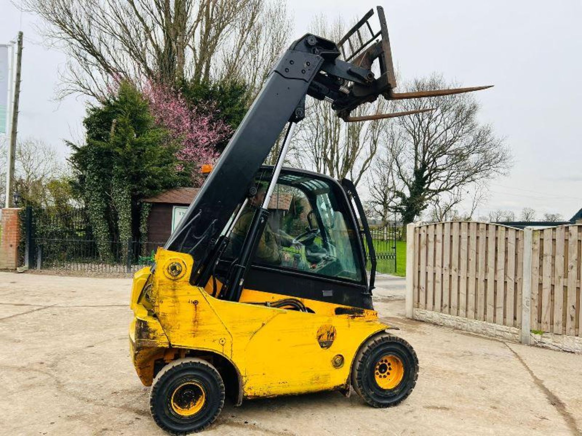 JCB TLT25D TELETRUCK * YEAR 2010 * C/W PALLET TINES & SIDE SHIFT - Image 11 of 19